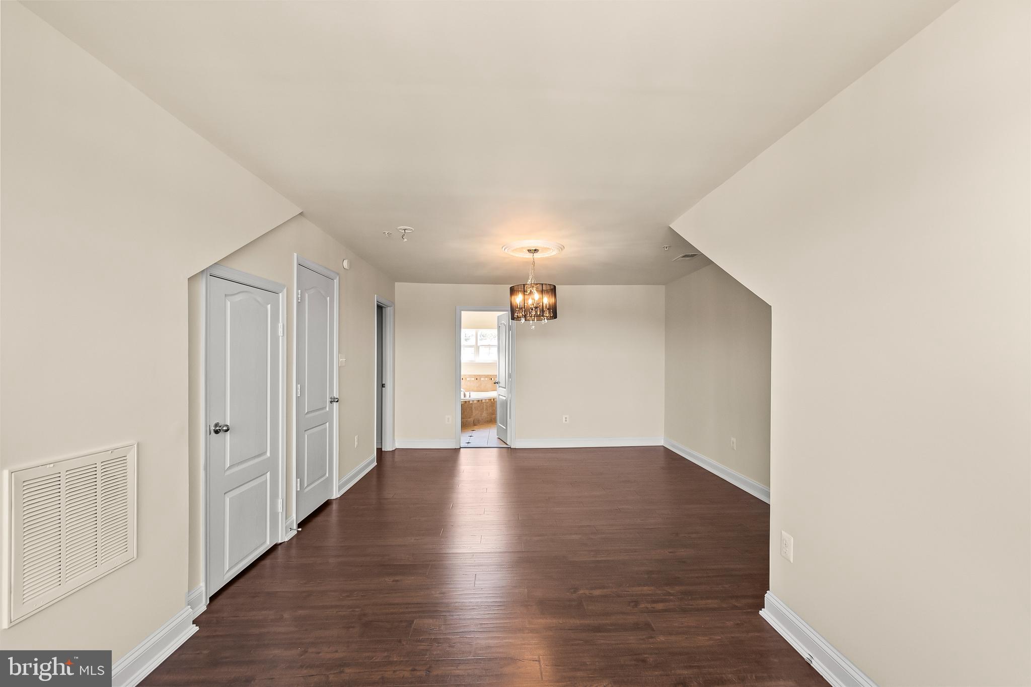 OAK CREEK - Residential