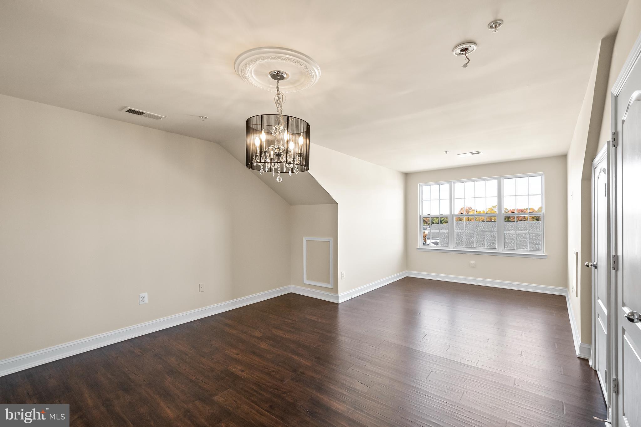 OAK CREEK - Residential