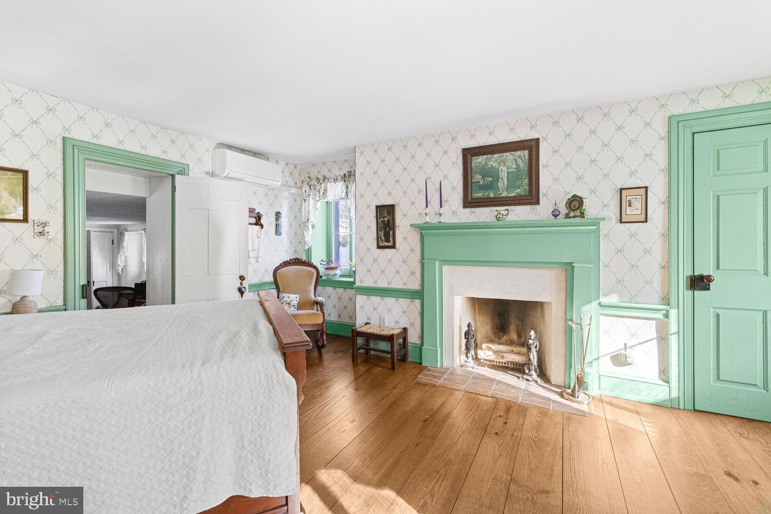 CHELTENHAM VIL - Residential