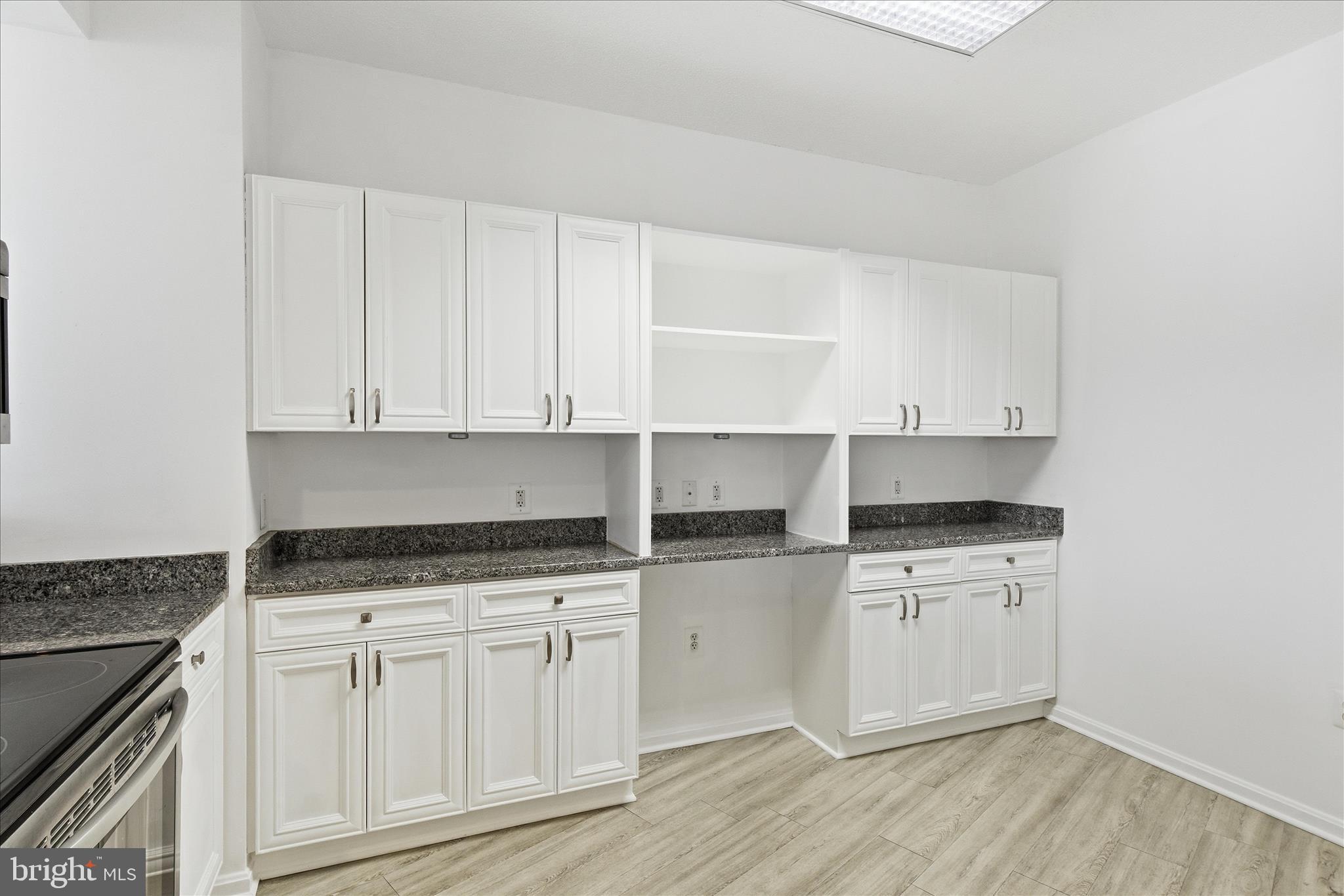 VANTAGE POINT WEST AT LW - Residential