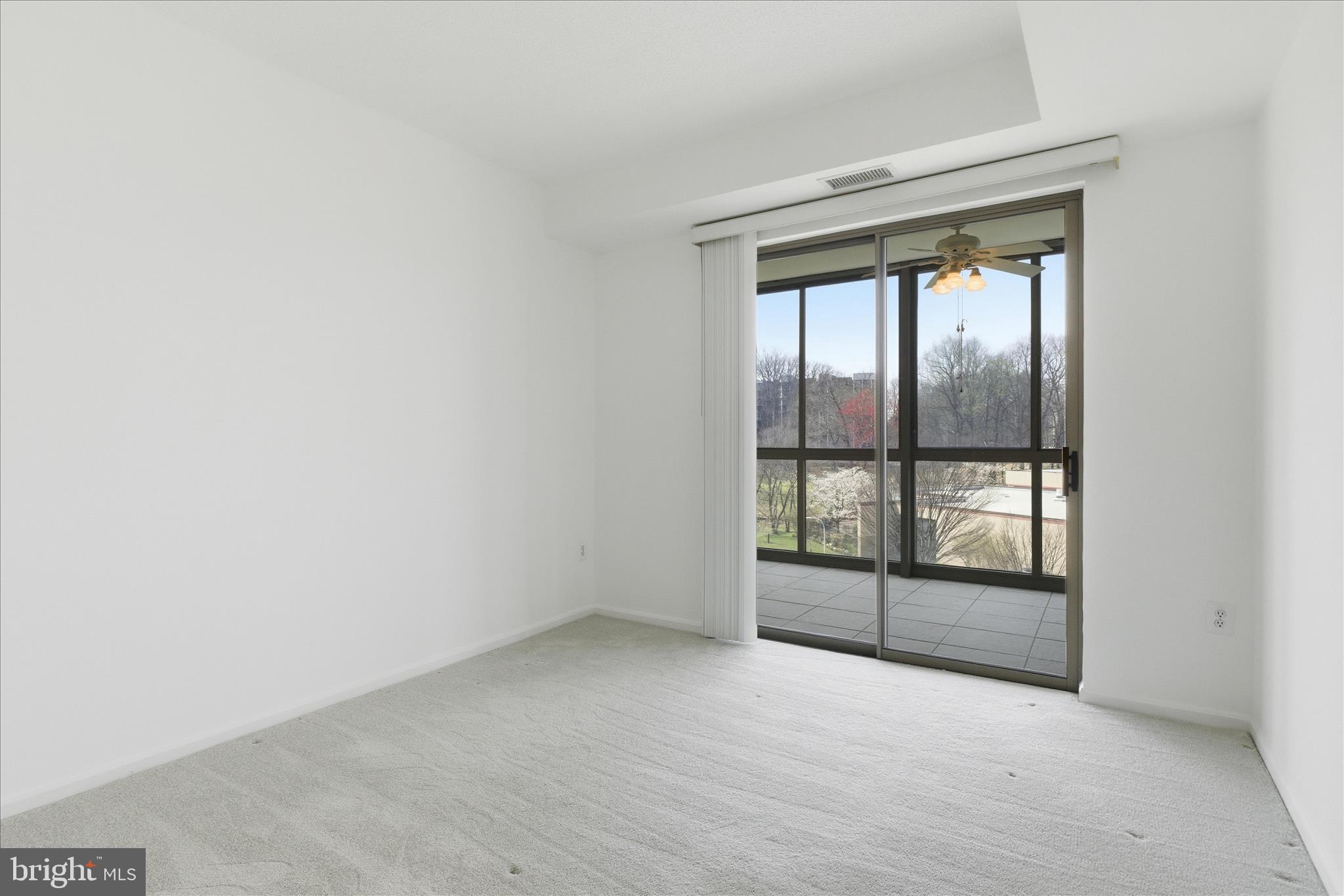 VANTAGE POINT WEST AT LW - Residential
