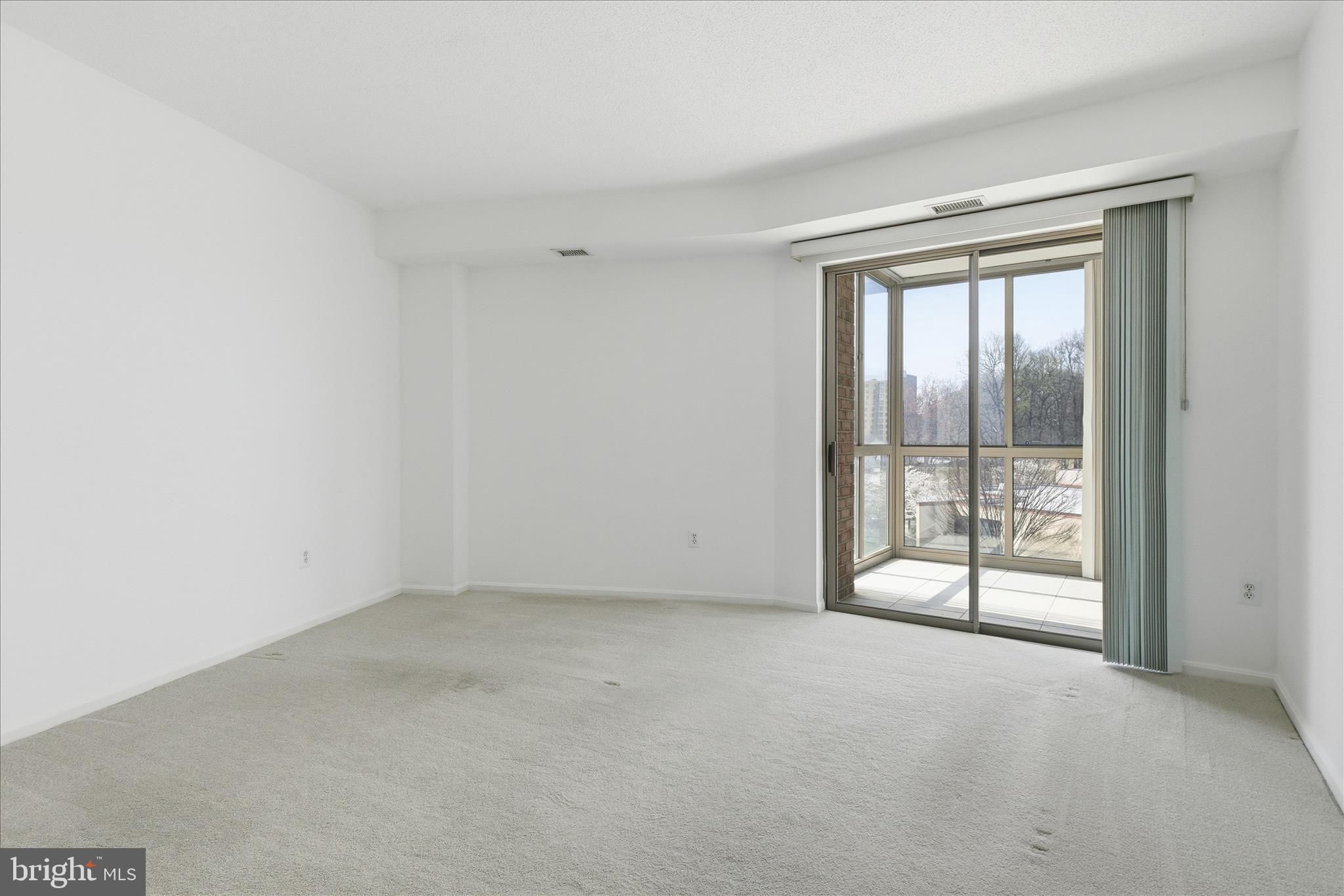 VANTAGE POINT WEST AT LW - Residential