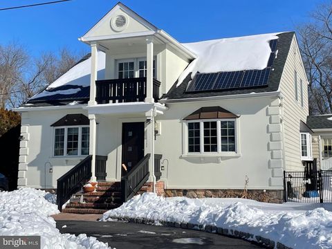 Photo of 168 Oaklyn Terrace, LAWRENCEVILLE, NJ 08648 (MLS # NJME2072400)