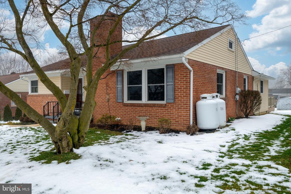 Photo of 937 Walnut Street, Akron, PA 17501 (MLS # PALA2046062)