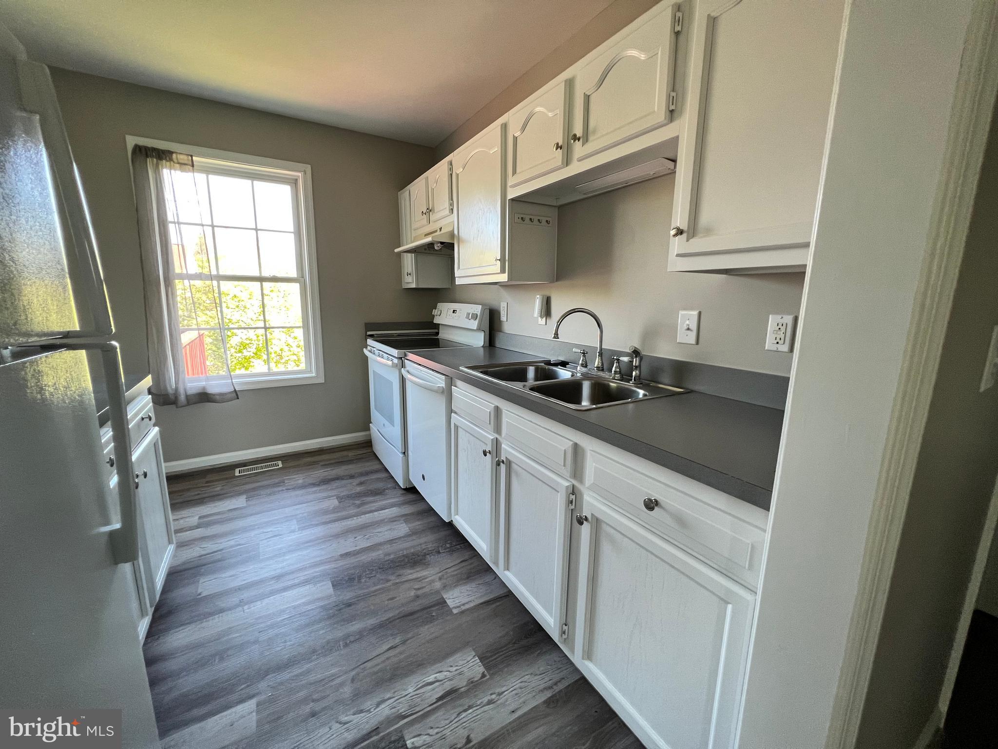 ROLLING HILLS - Residential Lease