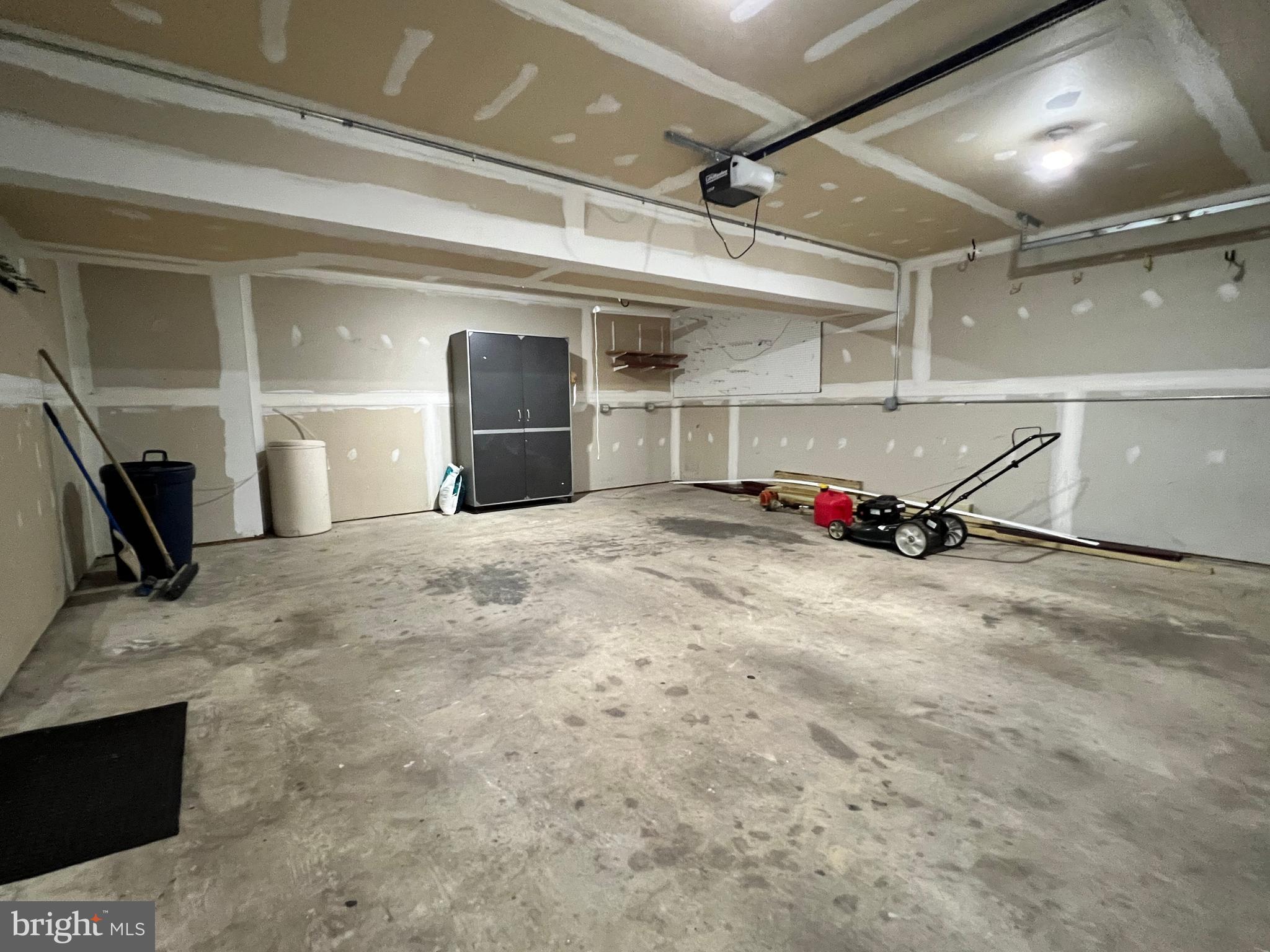 ROLLING HILLS - Residential Lease