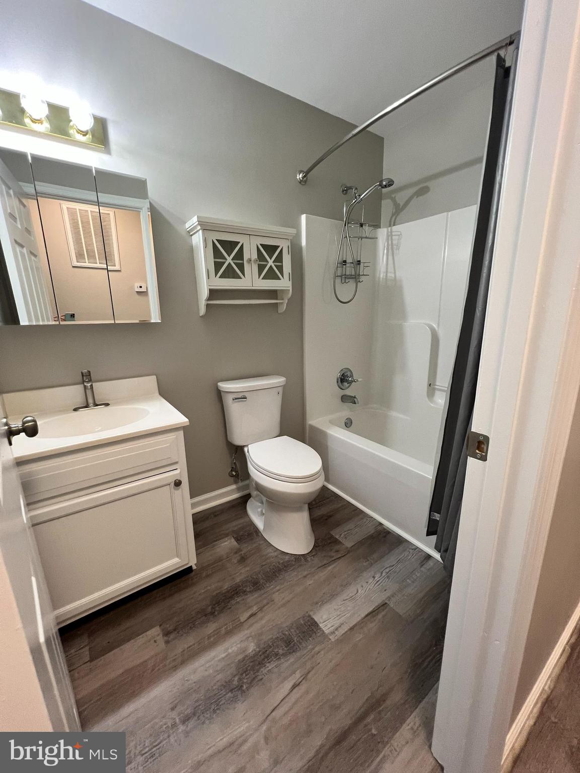 ROLLING HILLS - Residential Lease