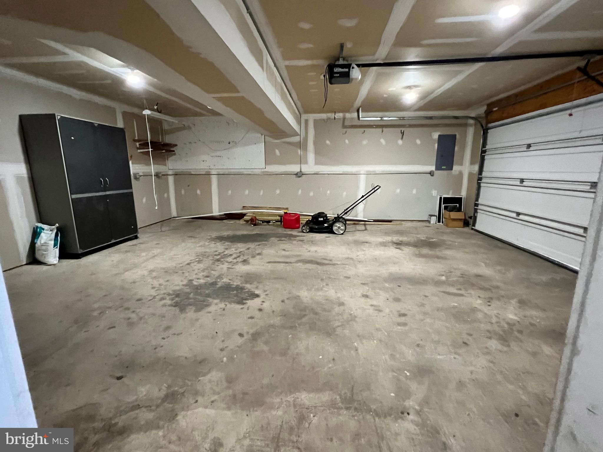 ROLLING HILLS - Residential Lease