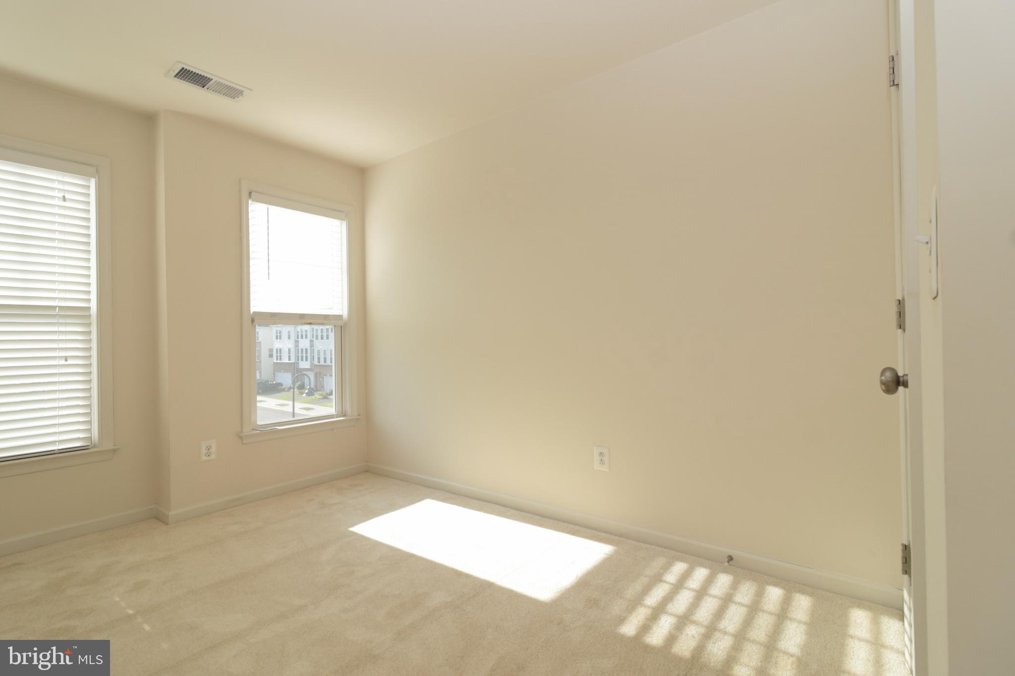 SIGNATURE AT BROADLANDS - Residential