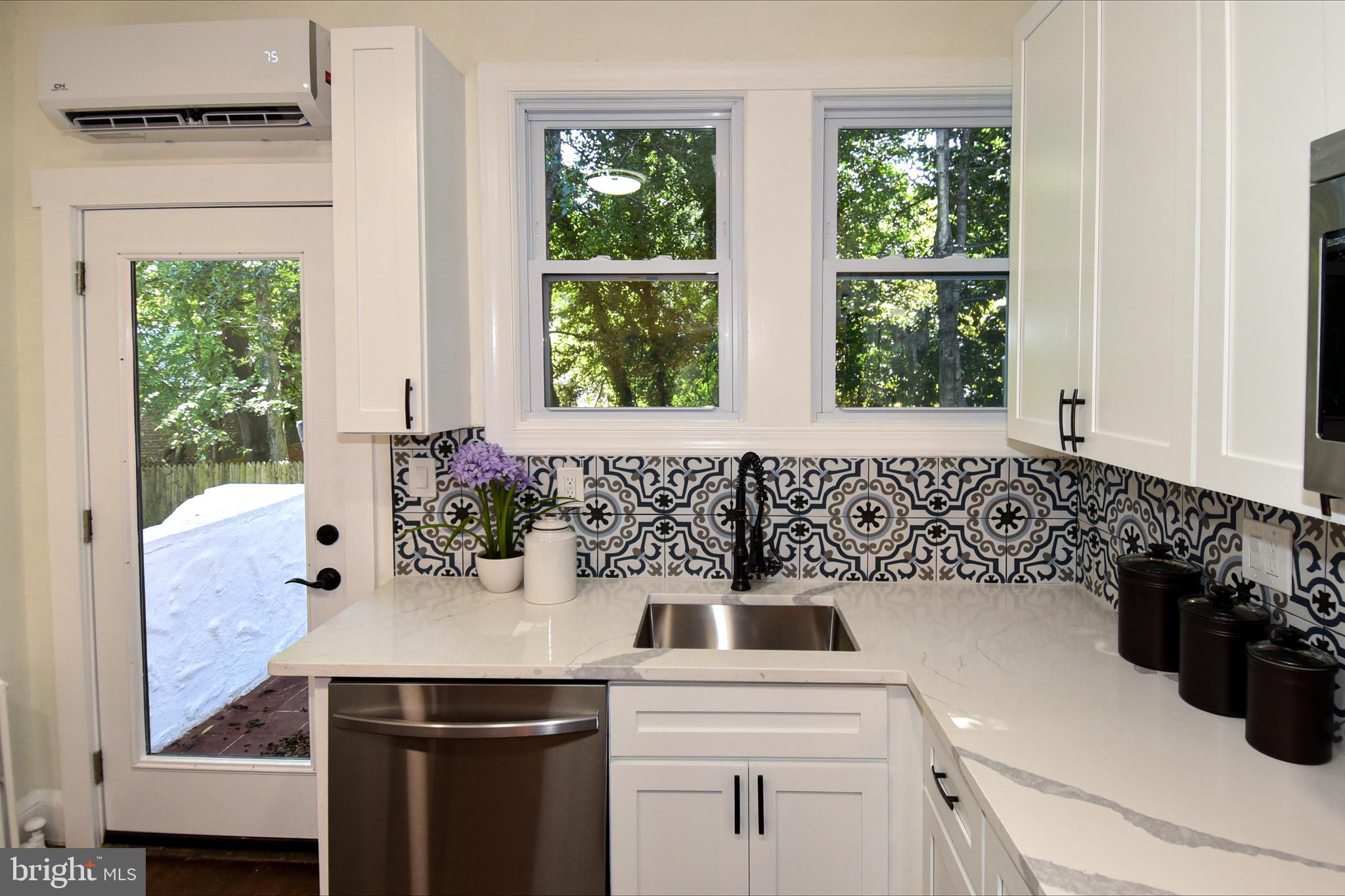 SEVEN OAKS - Residential