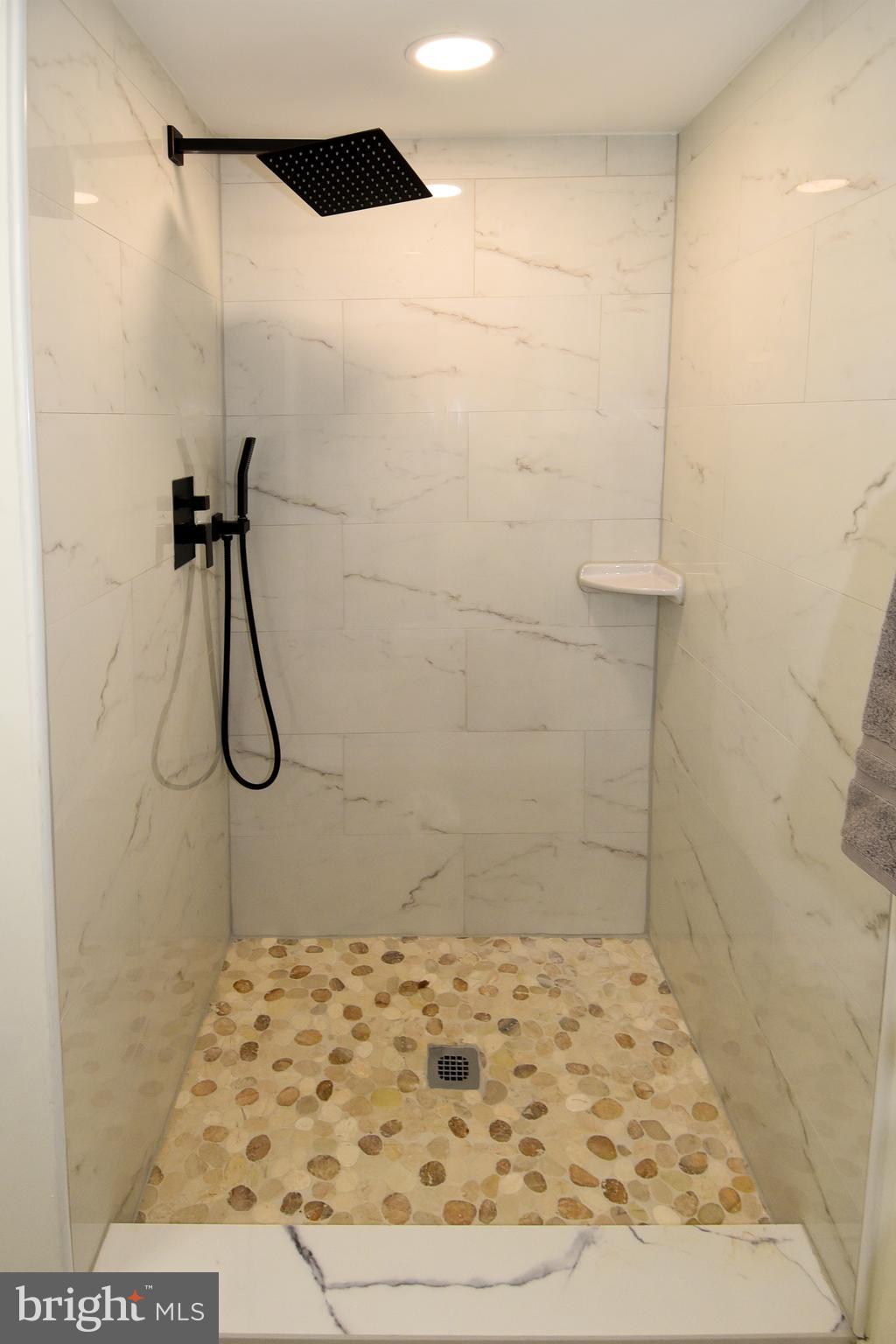 SEVEN OAKS - Residential