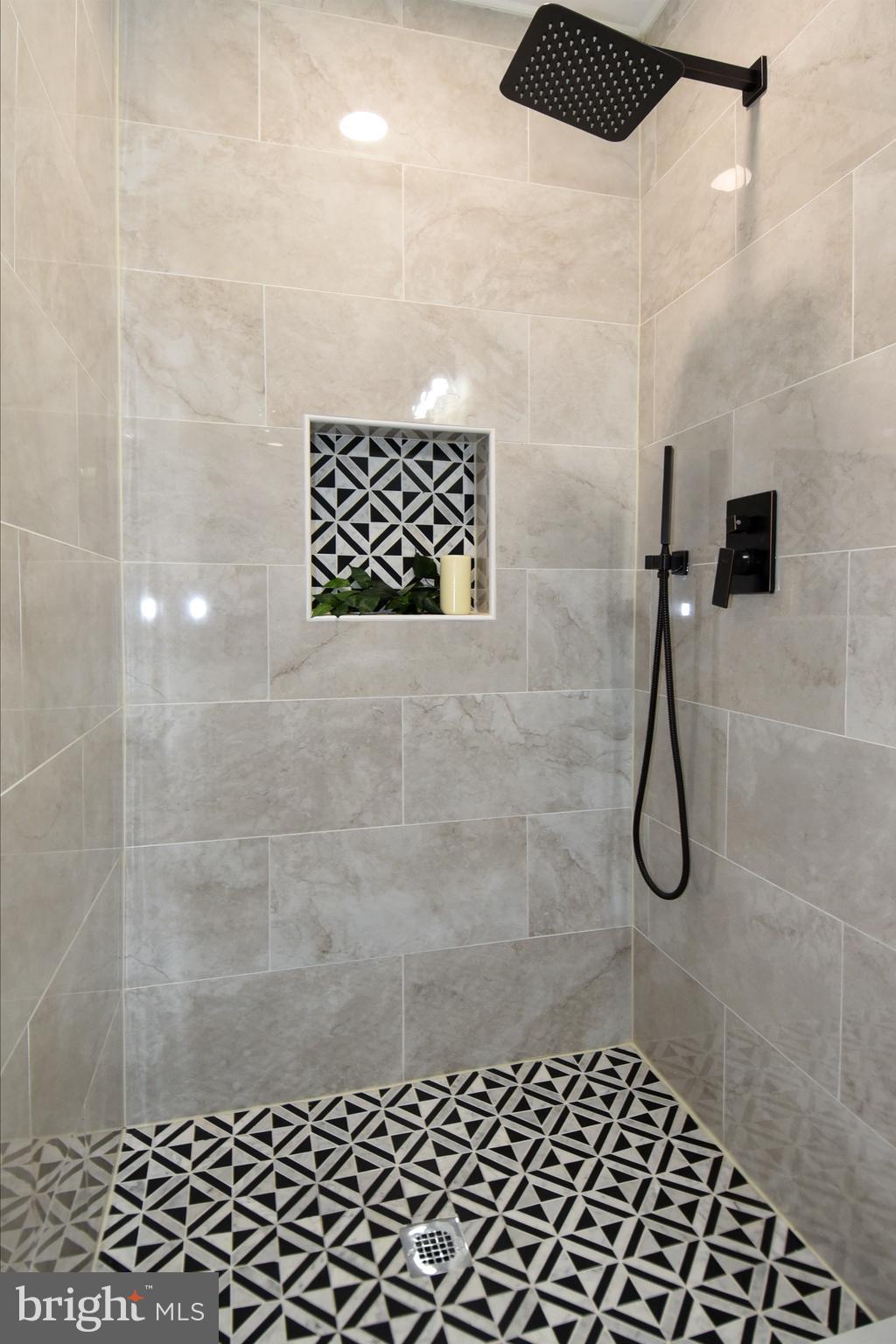 SEVEN OAKS - Residential