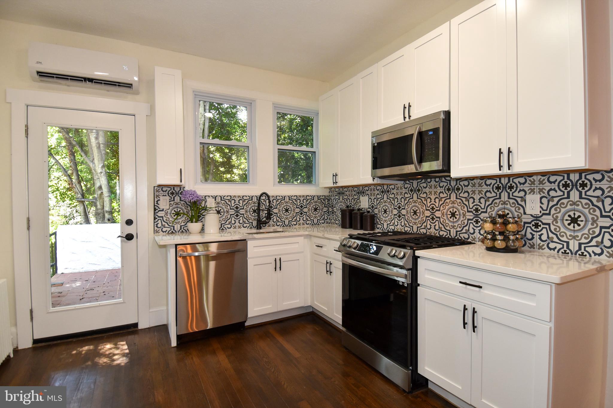 SEVEN OAKS - Residential