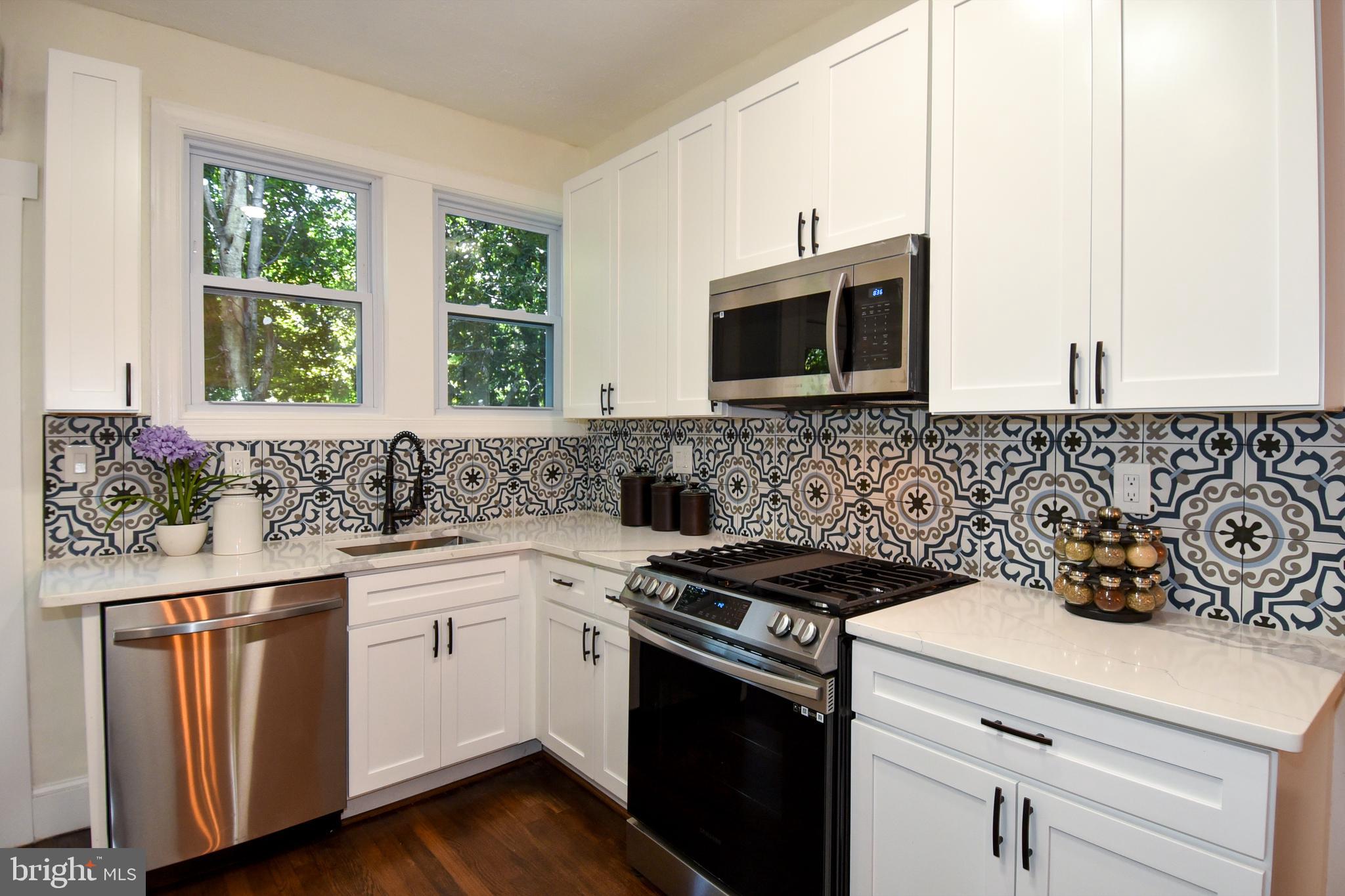 SEVEN OAKS - Residential