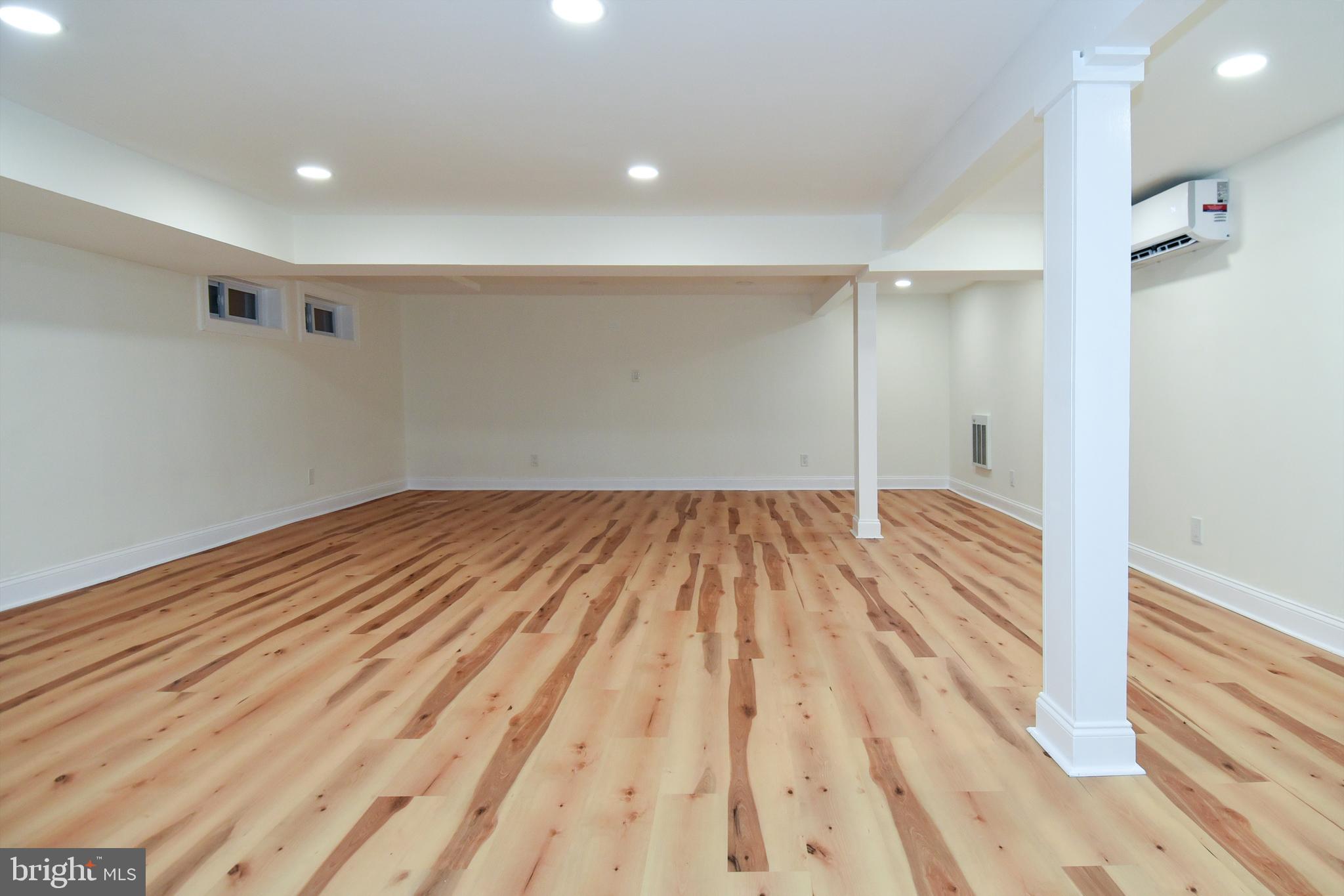 SEVEN OAKS - Residential