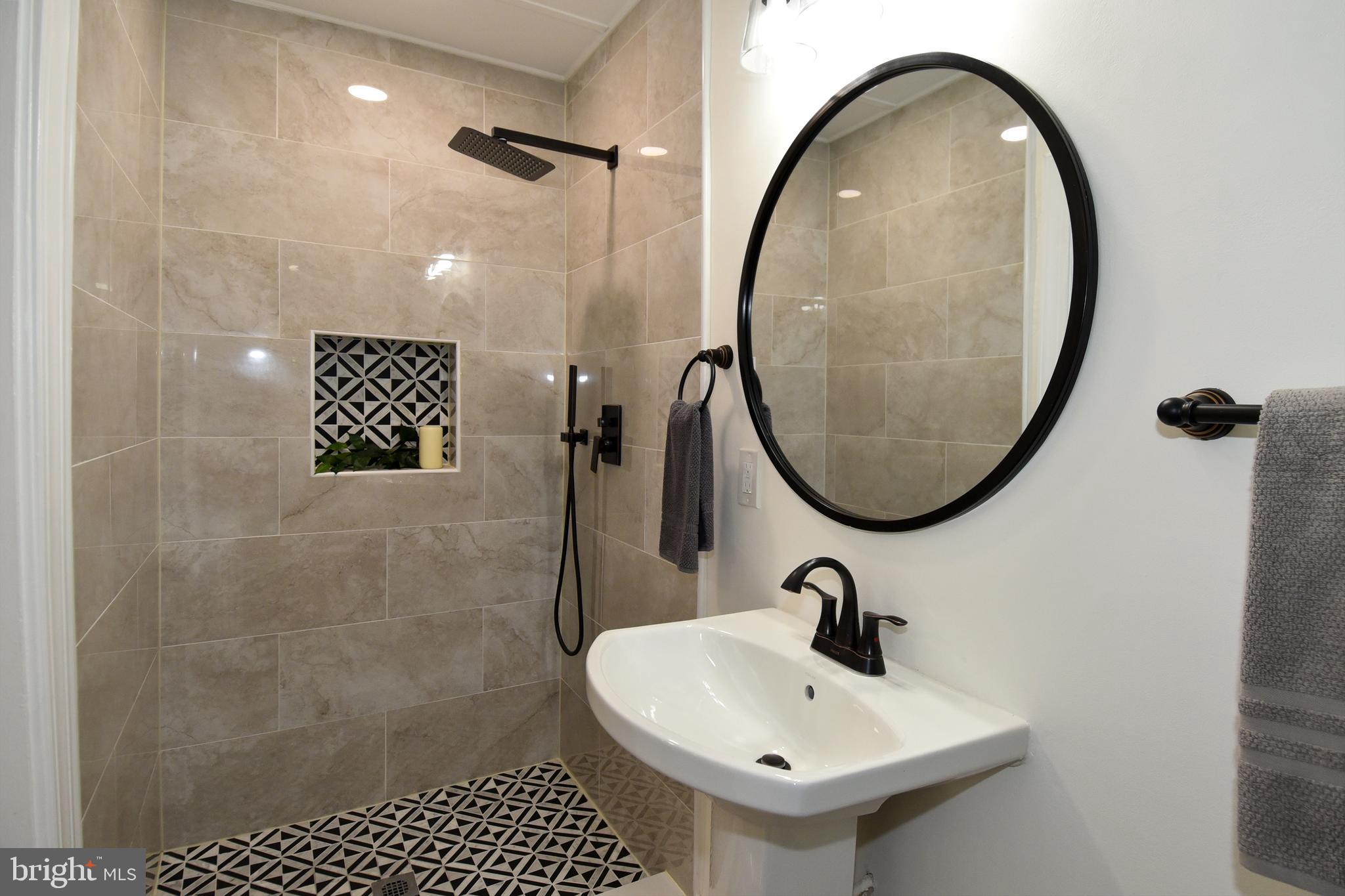 SEVEN OAKS - Residential