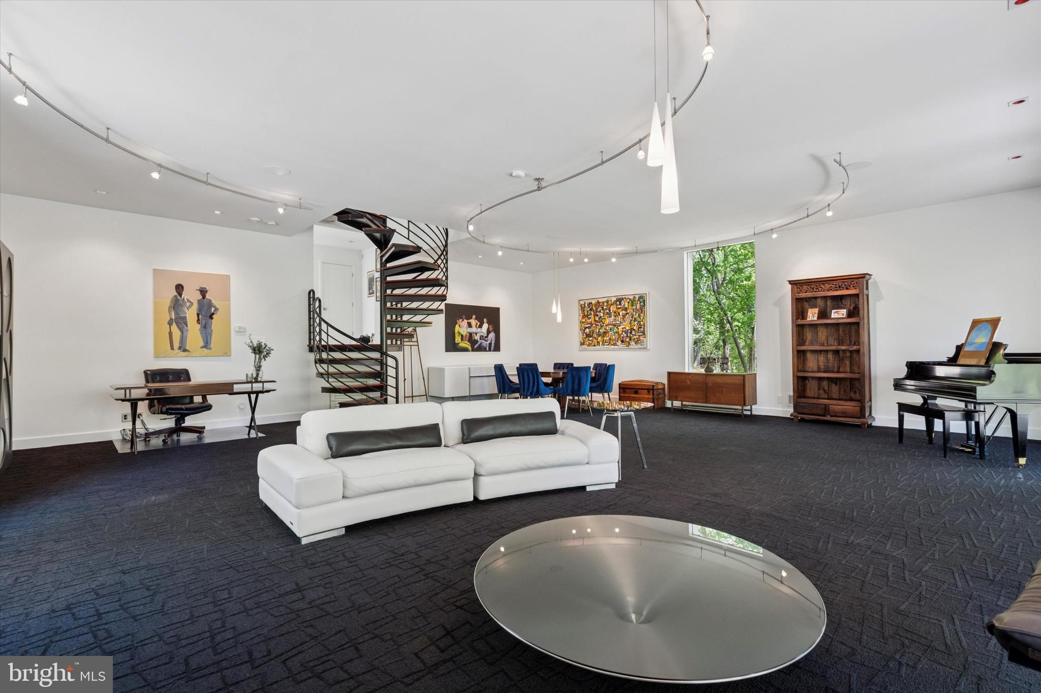 EAST FALLS - Residential