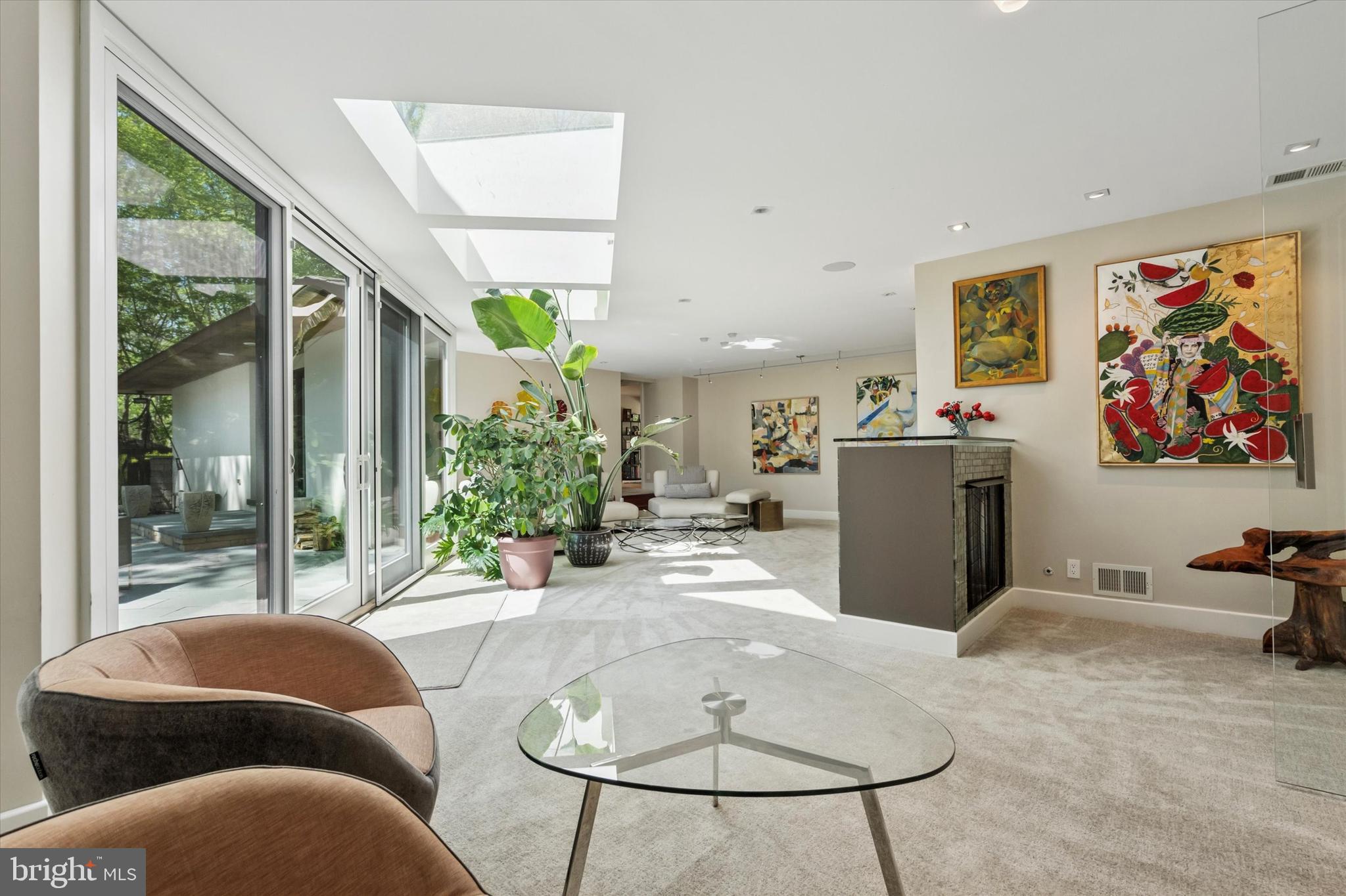 EAST FALLS - Residential