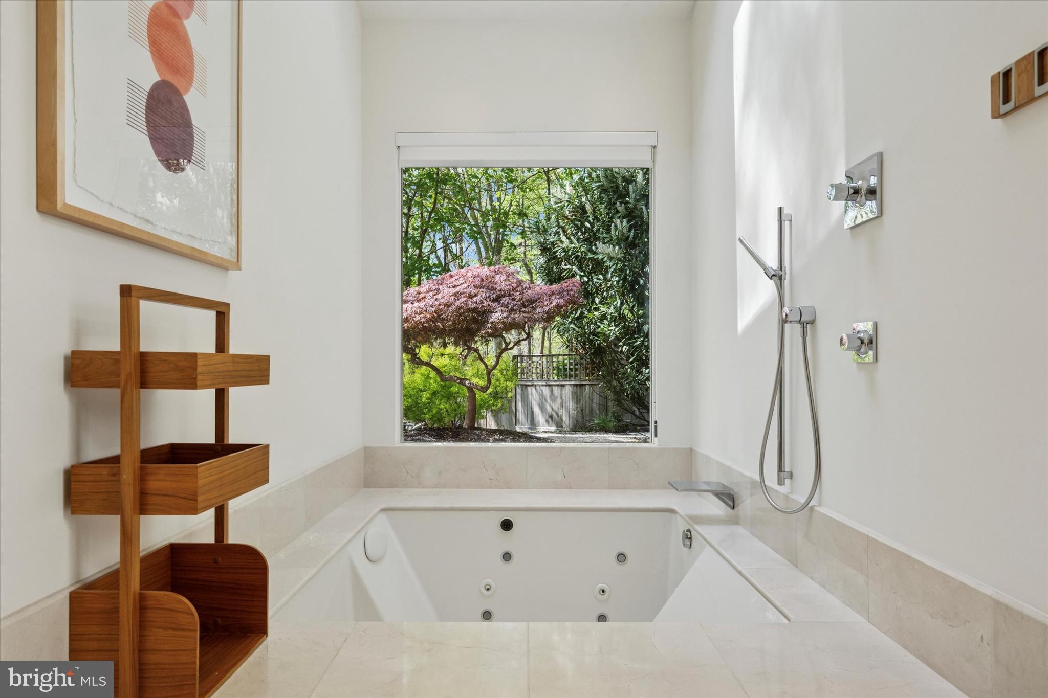 EAST FALLS - Residential