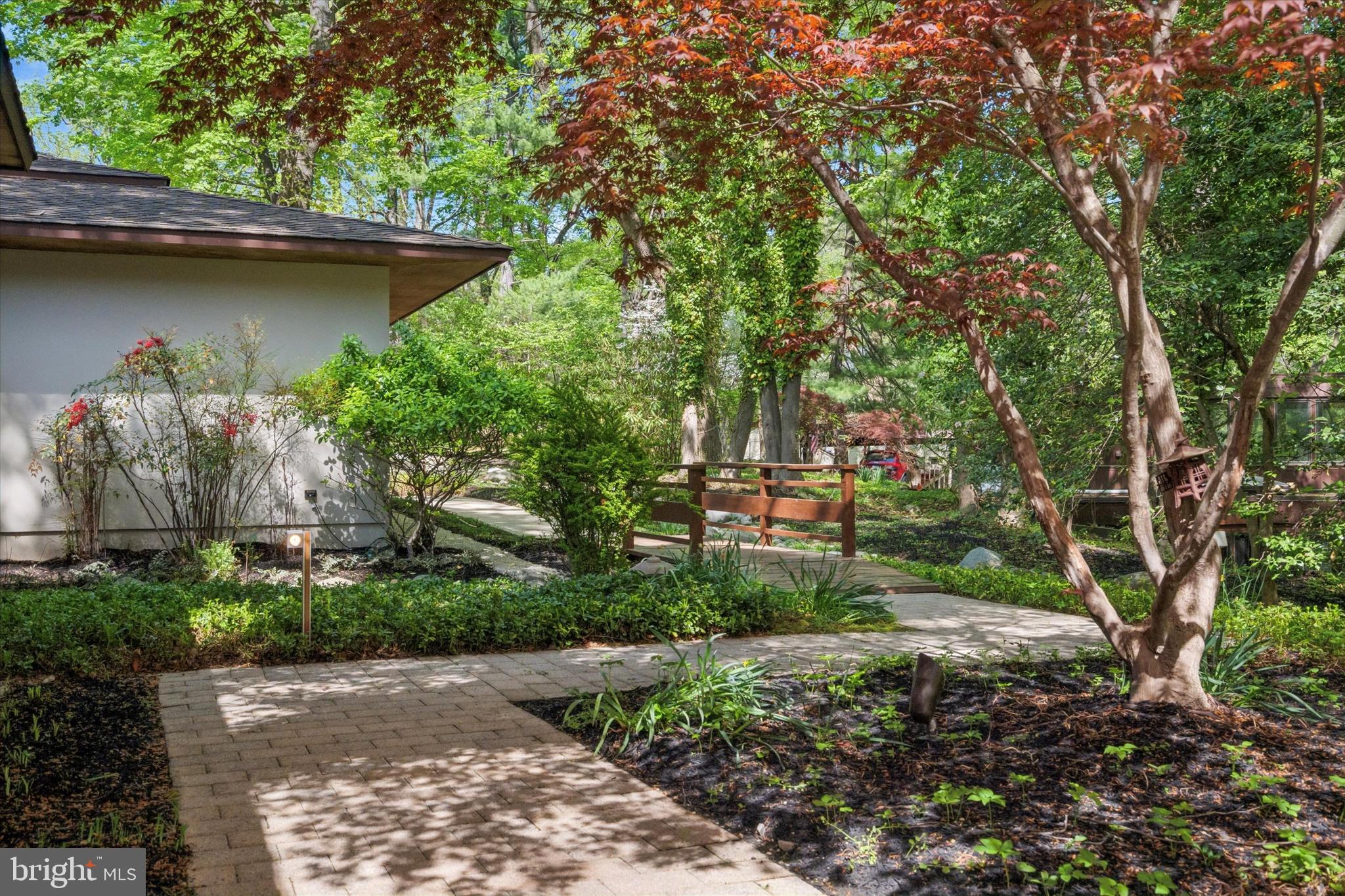 4126 APALOGEN ROAD 28