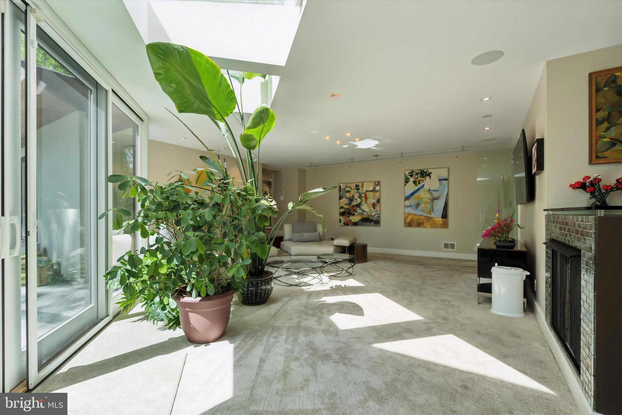 EAST FALLS - Residential