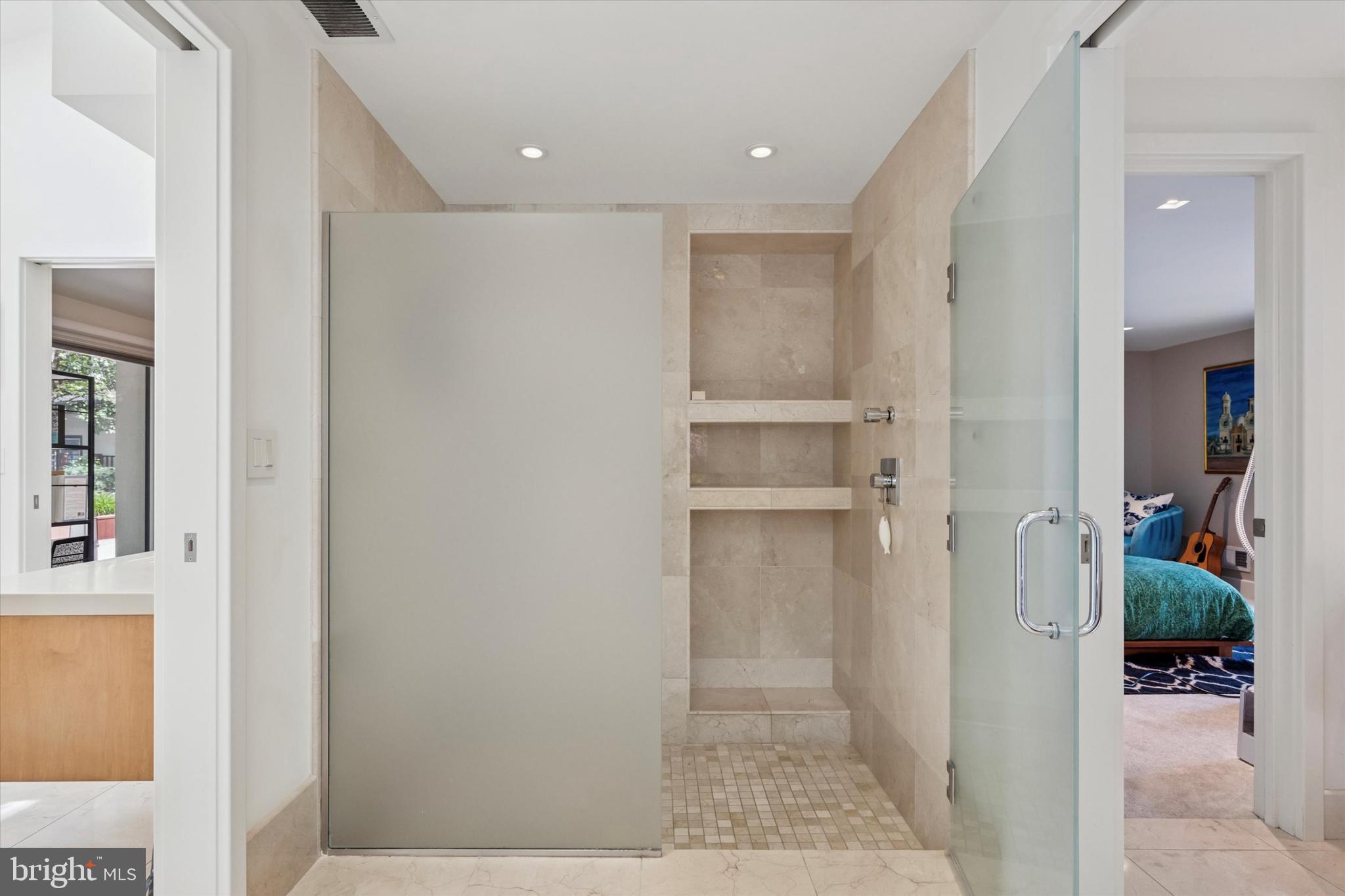 EAST FALLS - Residential