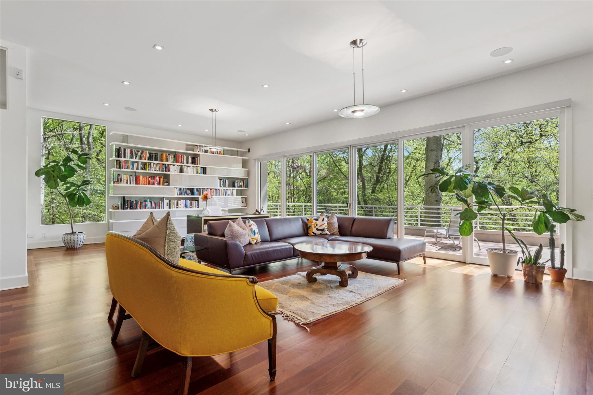 EAST FALLS - Residential