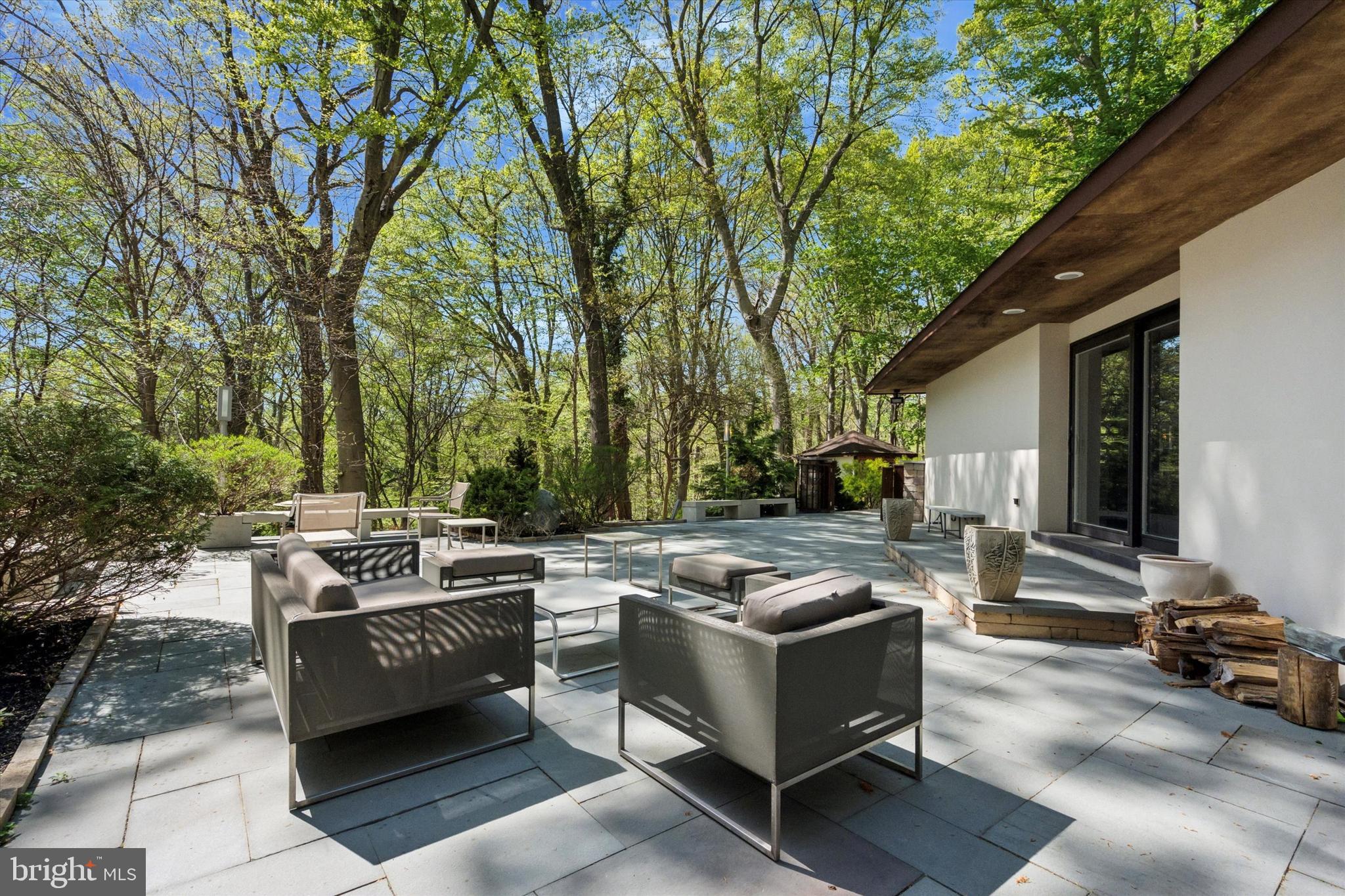 EAST FALLS - Residential