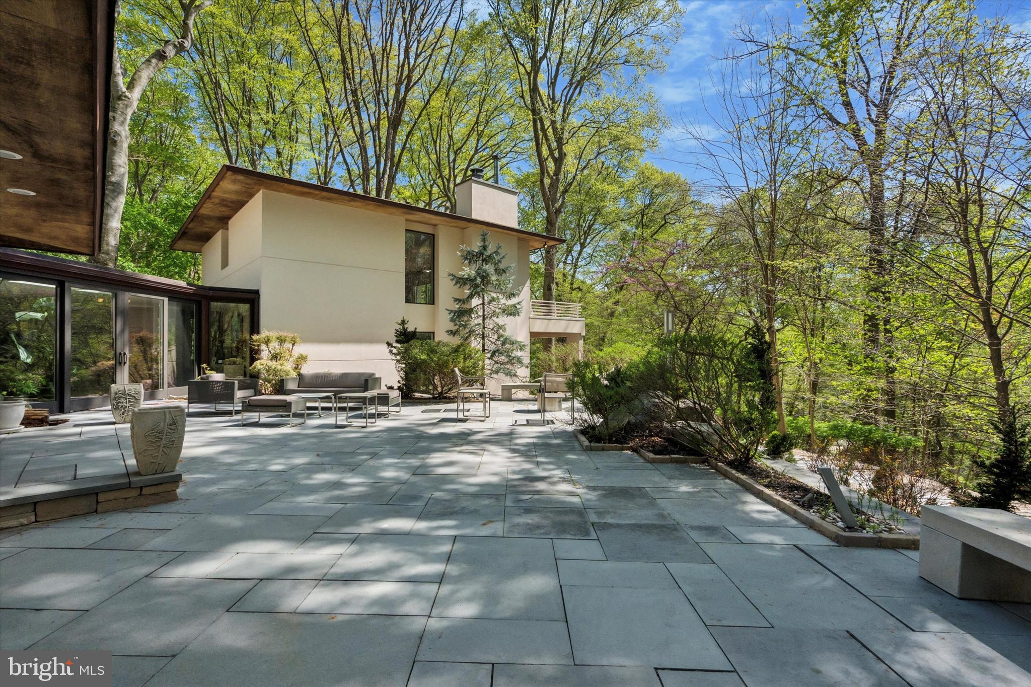 EAST FALLS - Residential