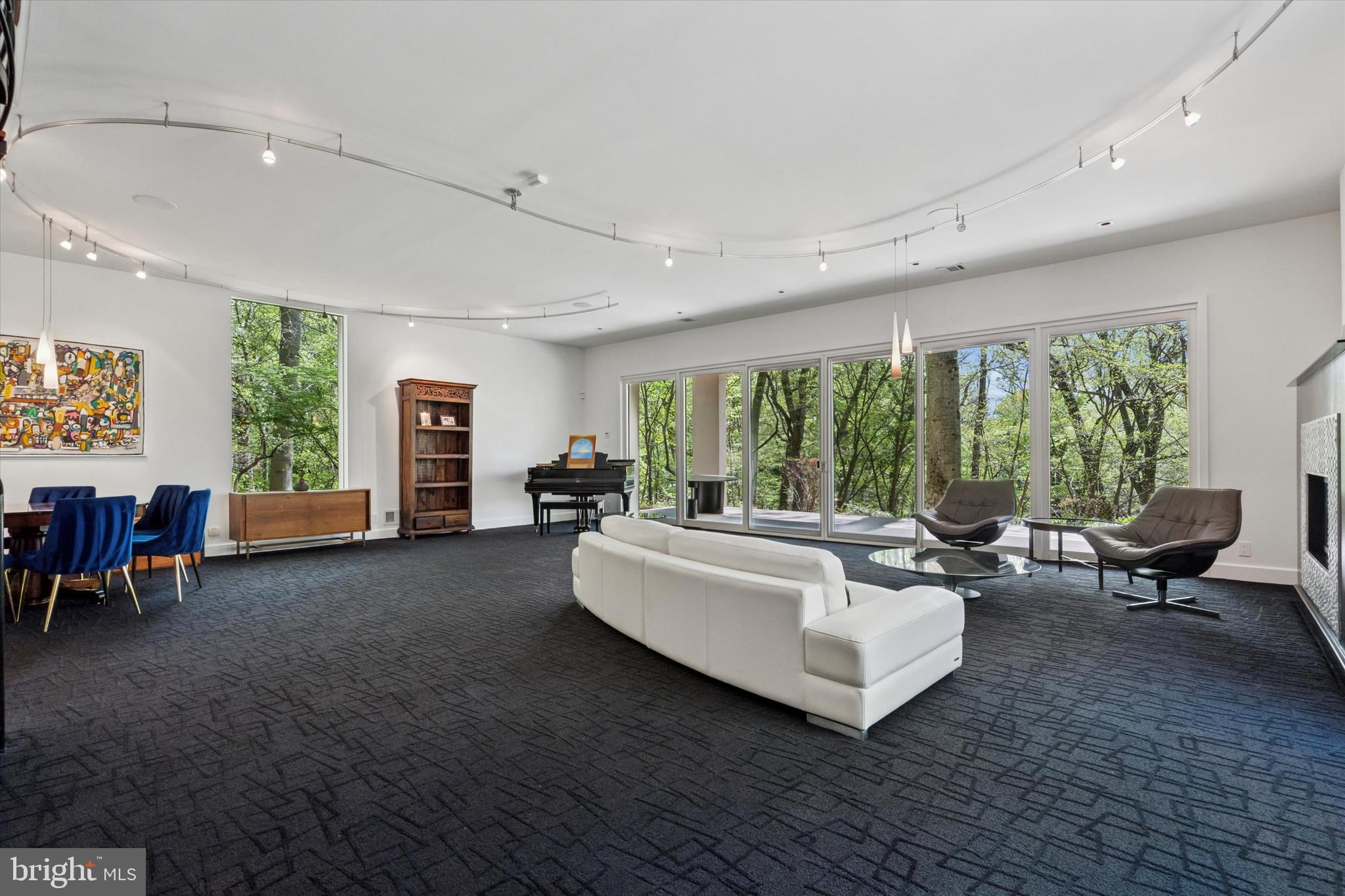 EAST FALLS - Residential