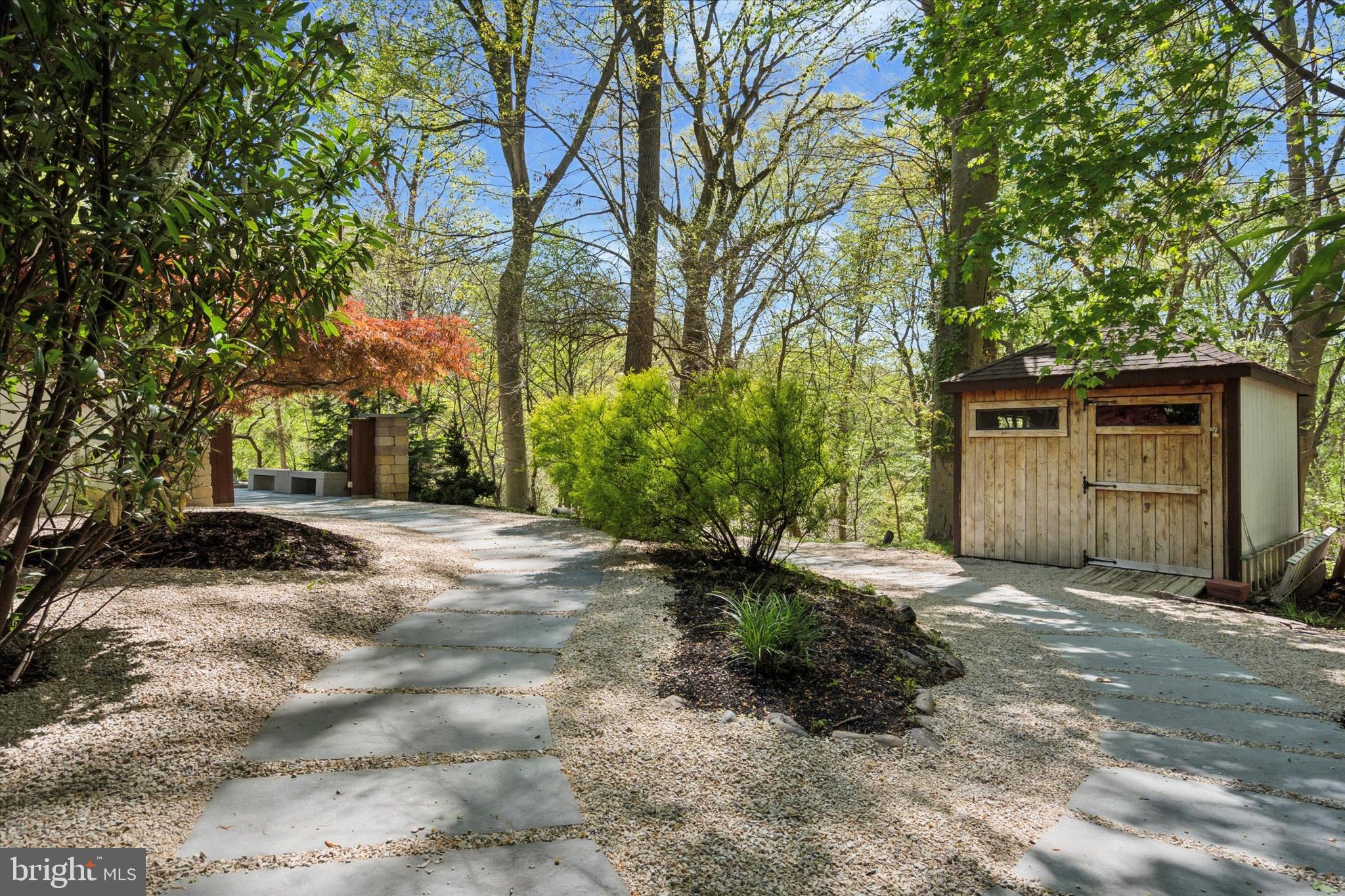 4126 APALOGEN ROAD 28