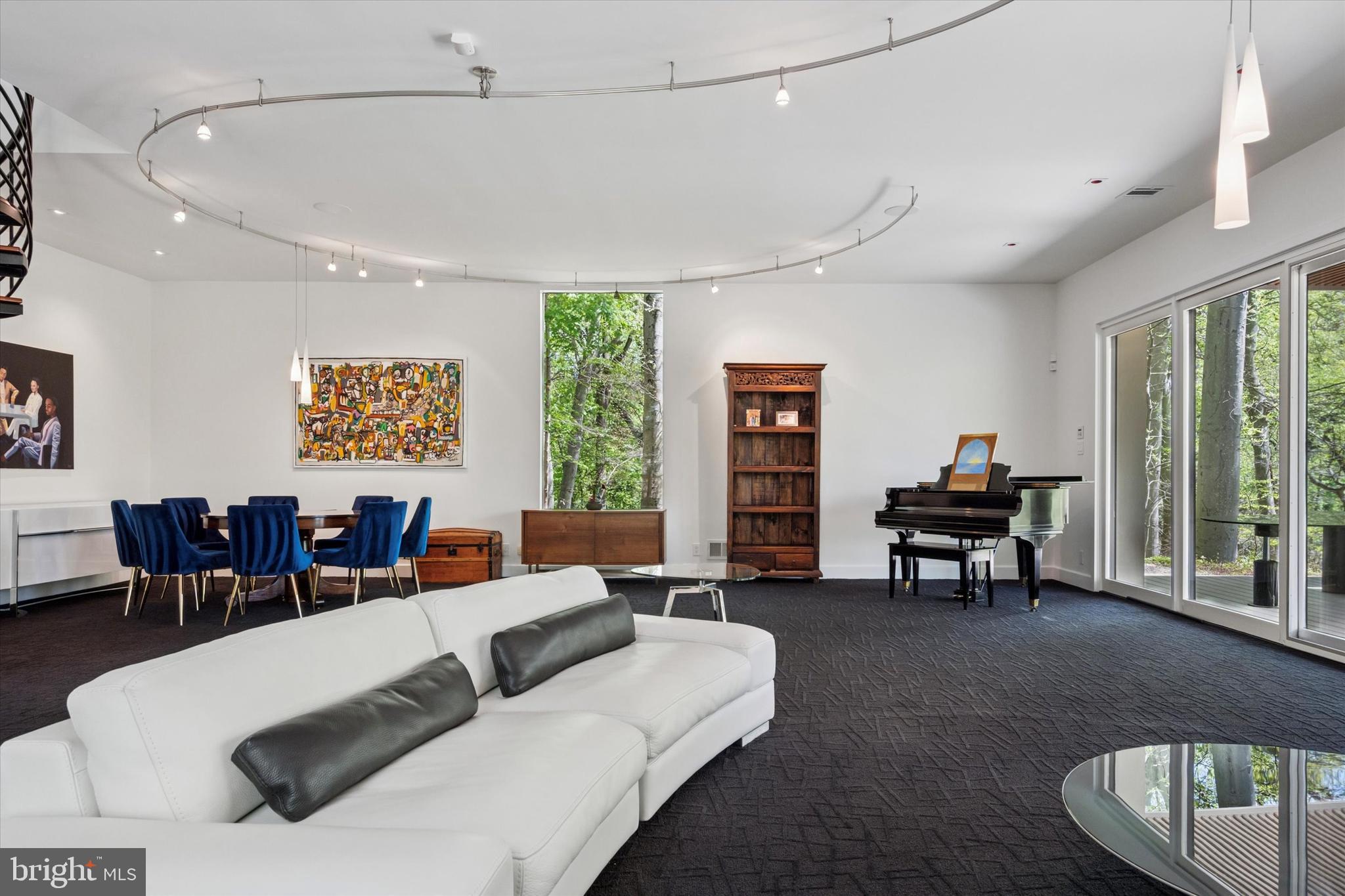 EAST FALLS - Residential