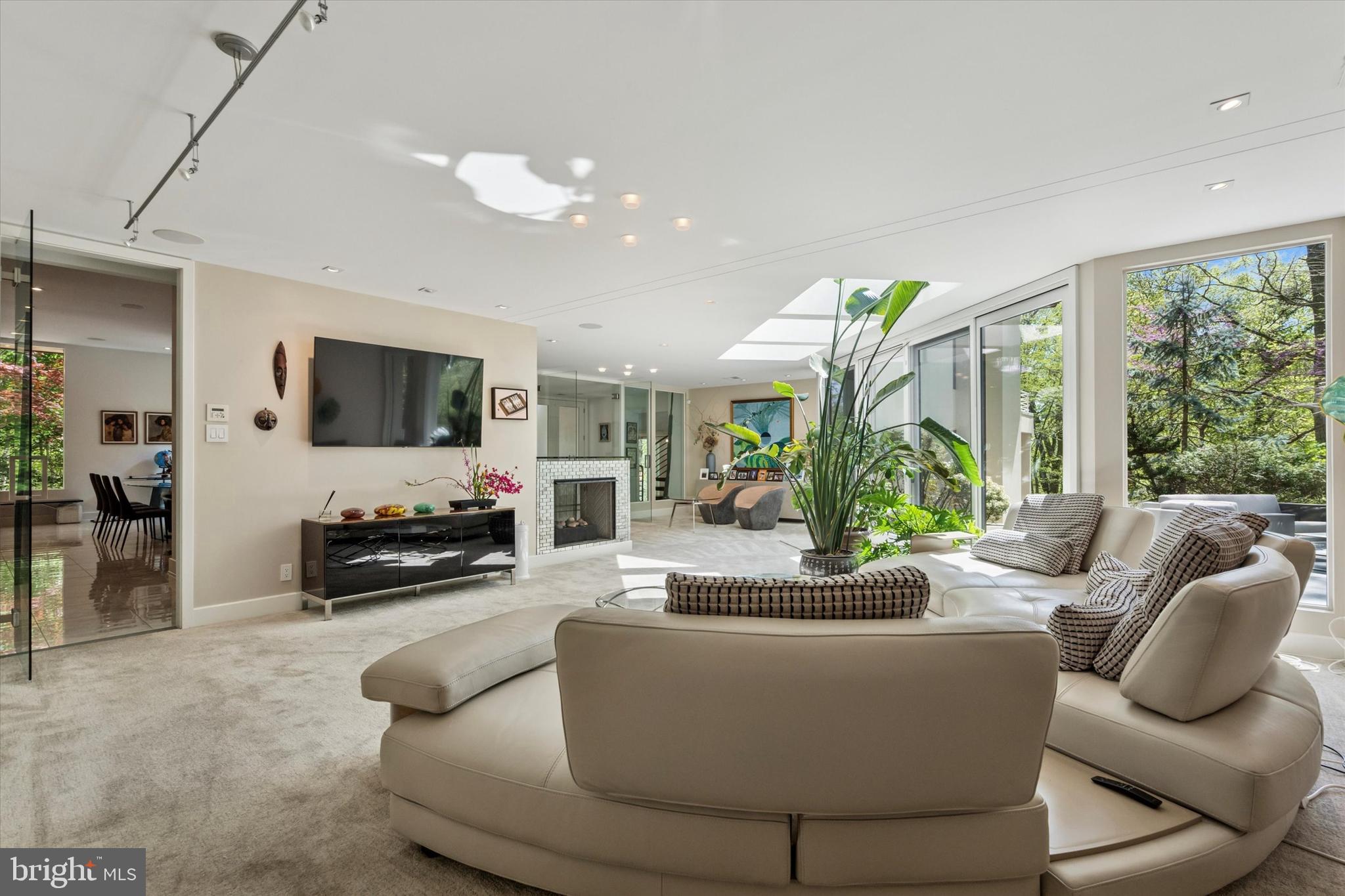 EAST FALLS - Residential