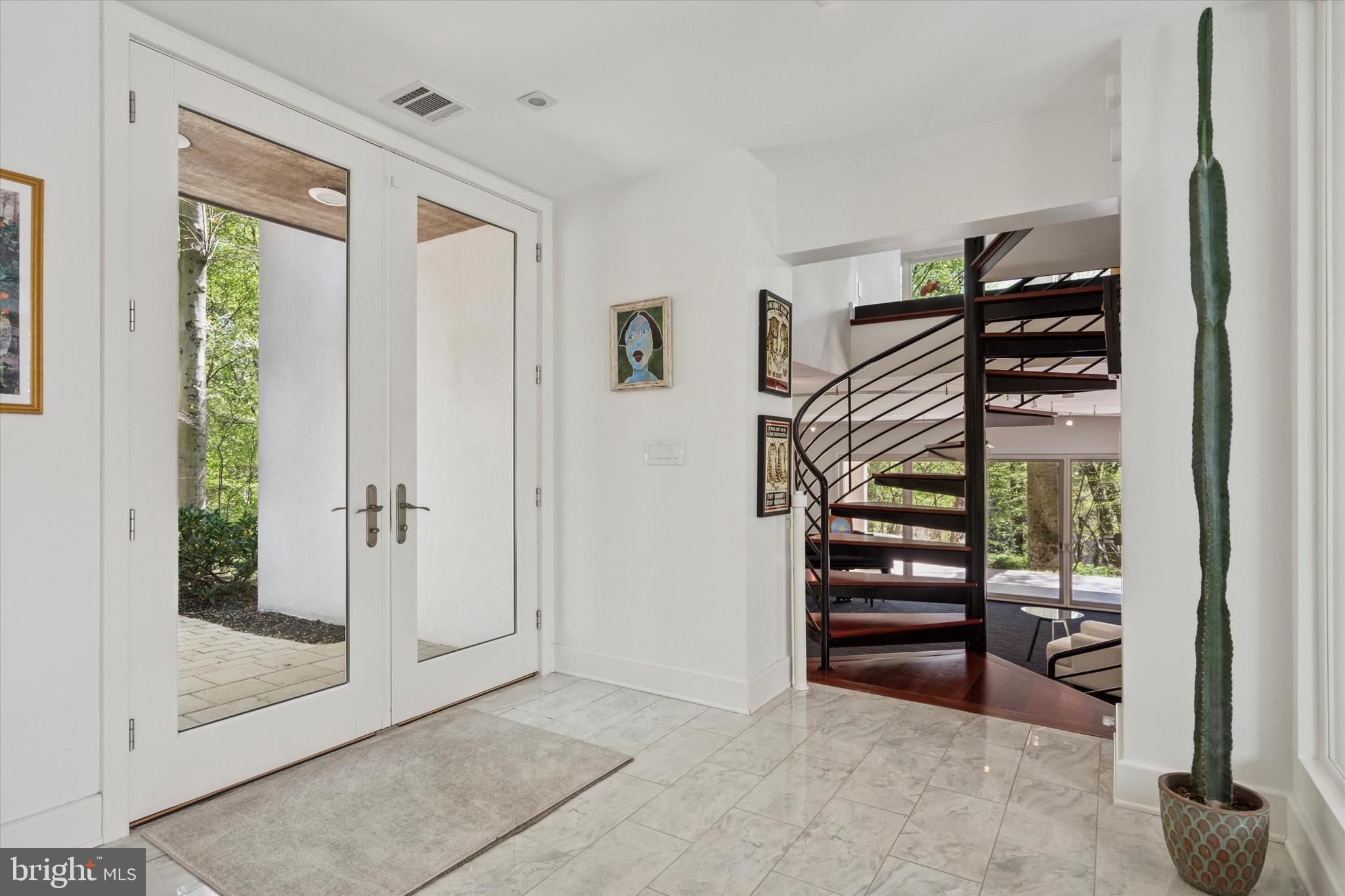 EAST FALLS - Residential