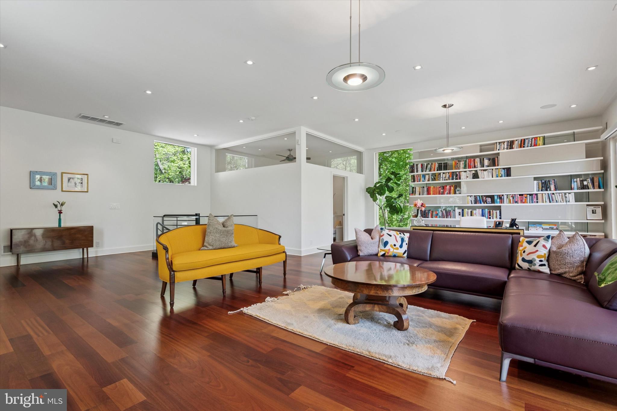 EAST FALLS - Residential