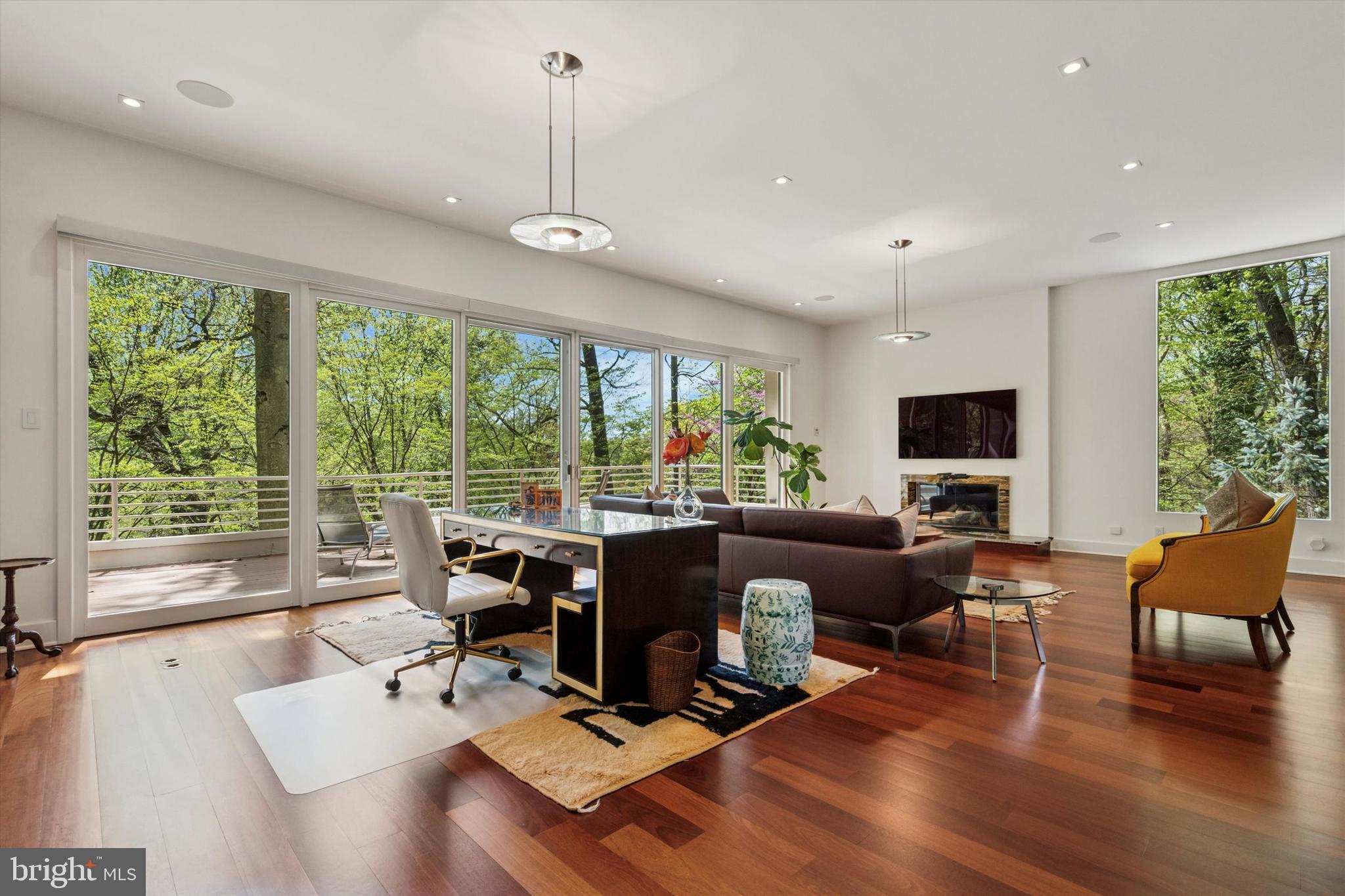 EAST FALLS - Residential