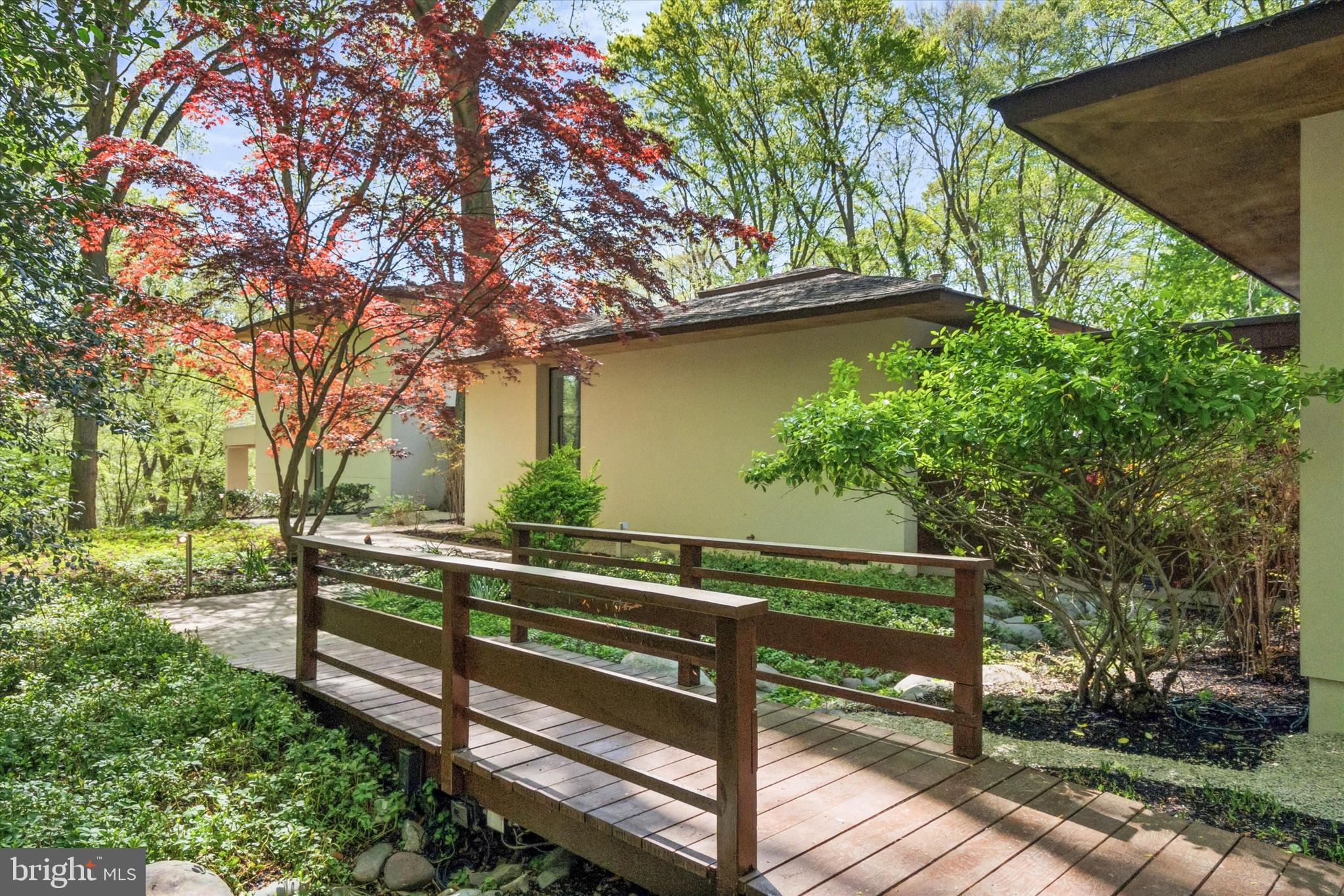 4126 APALOGEN ROAD 28