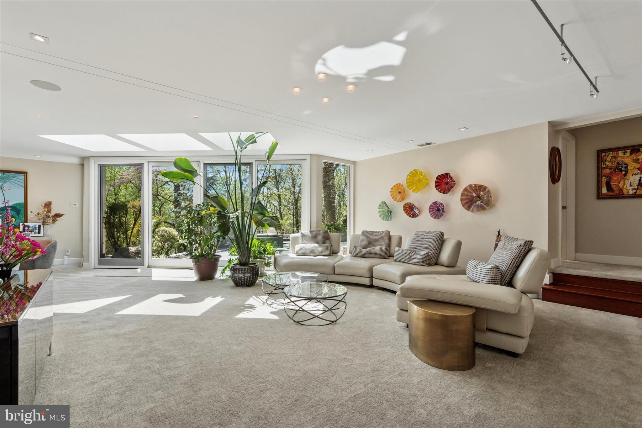 EAST FALLS - Residential