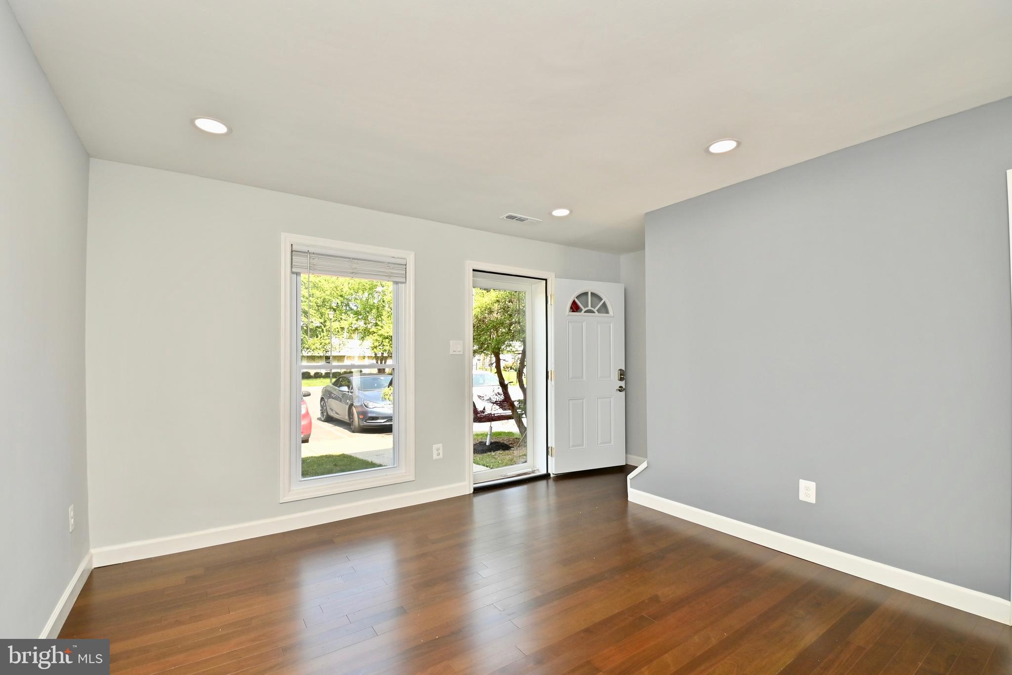 REFLECTION LAKE - Residential Lease