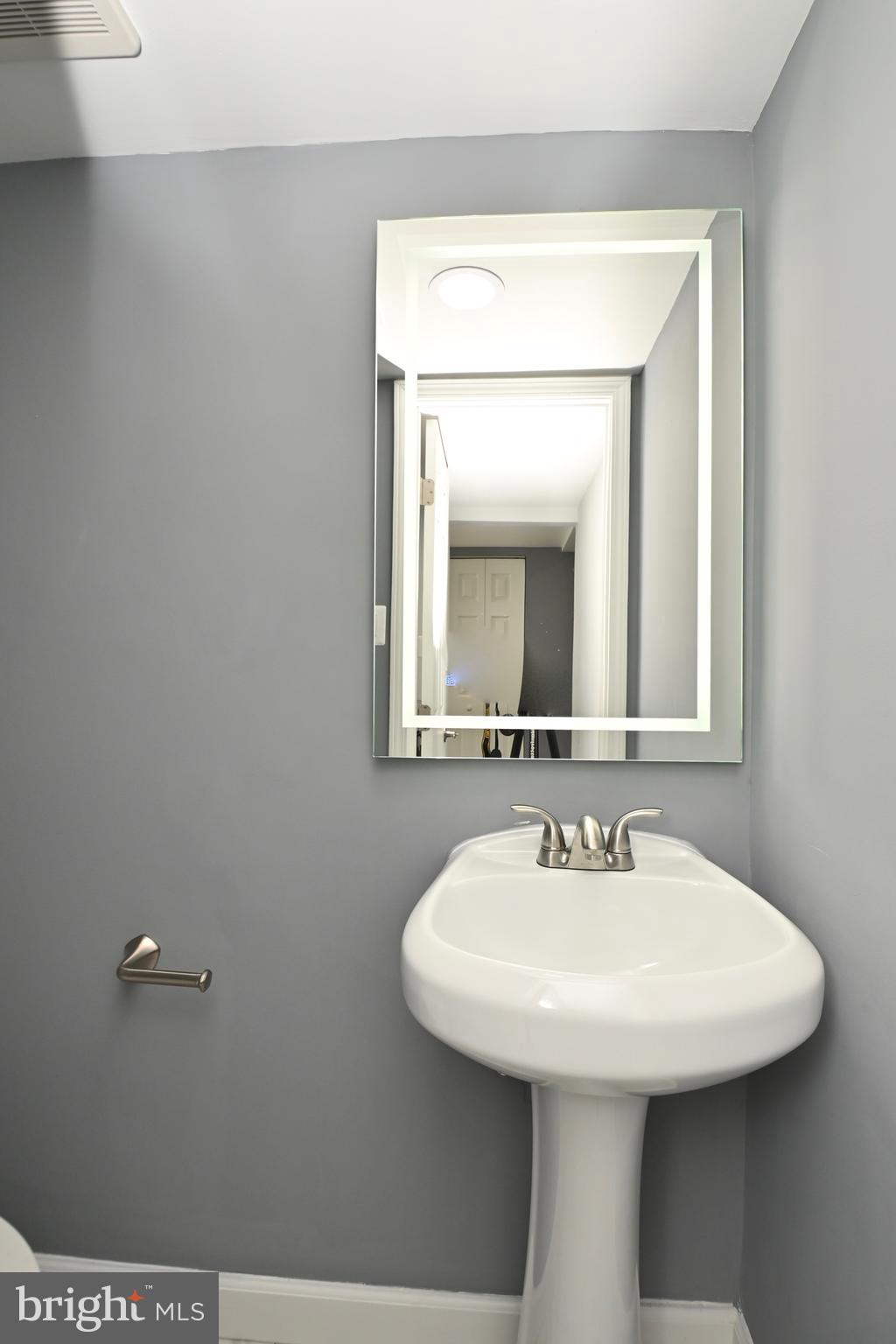 REFLECTION LAKE - Residential Lease