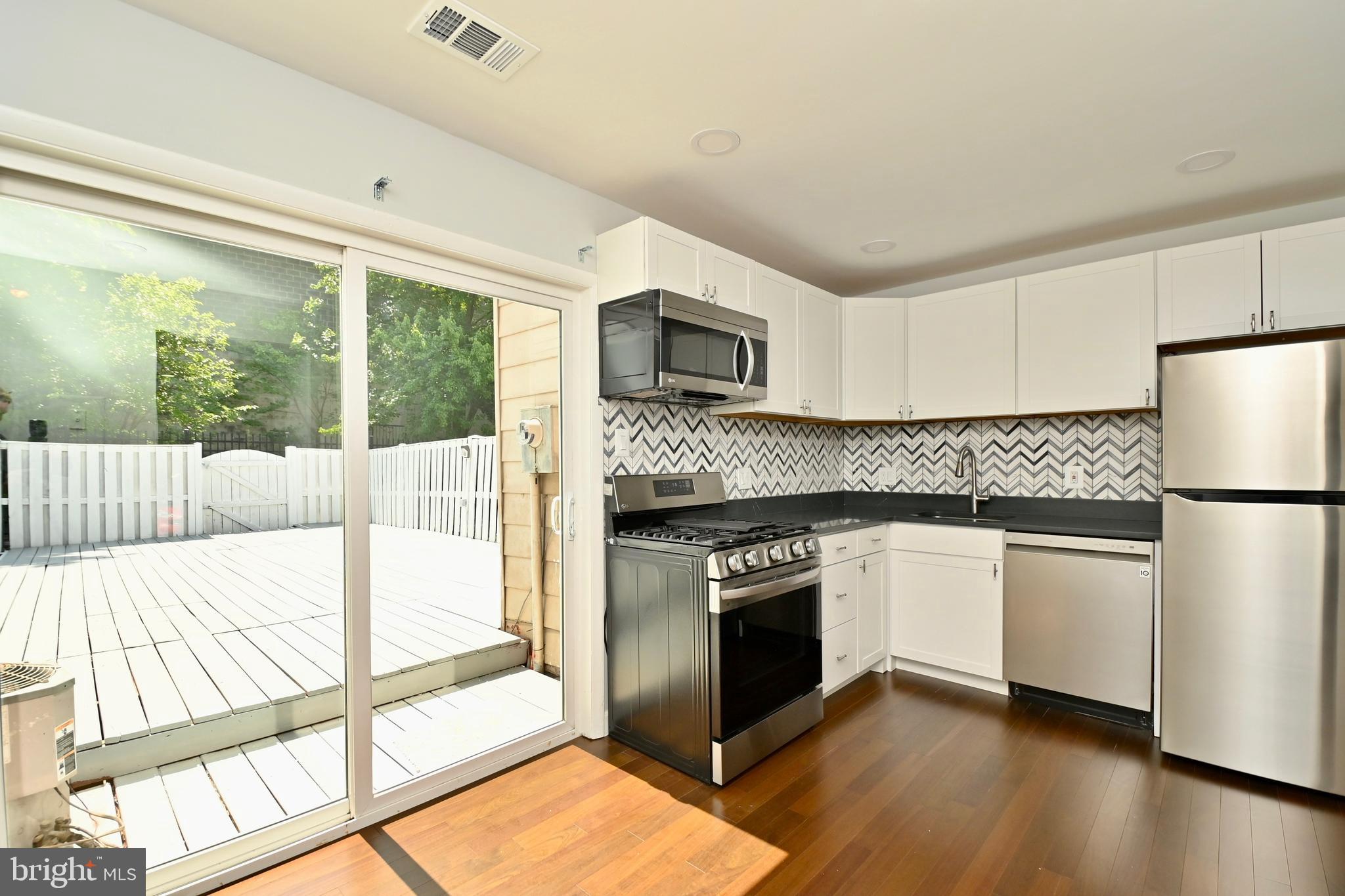 REFLECTION LAKE - Residential Lease