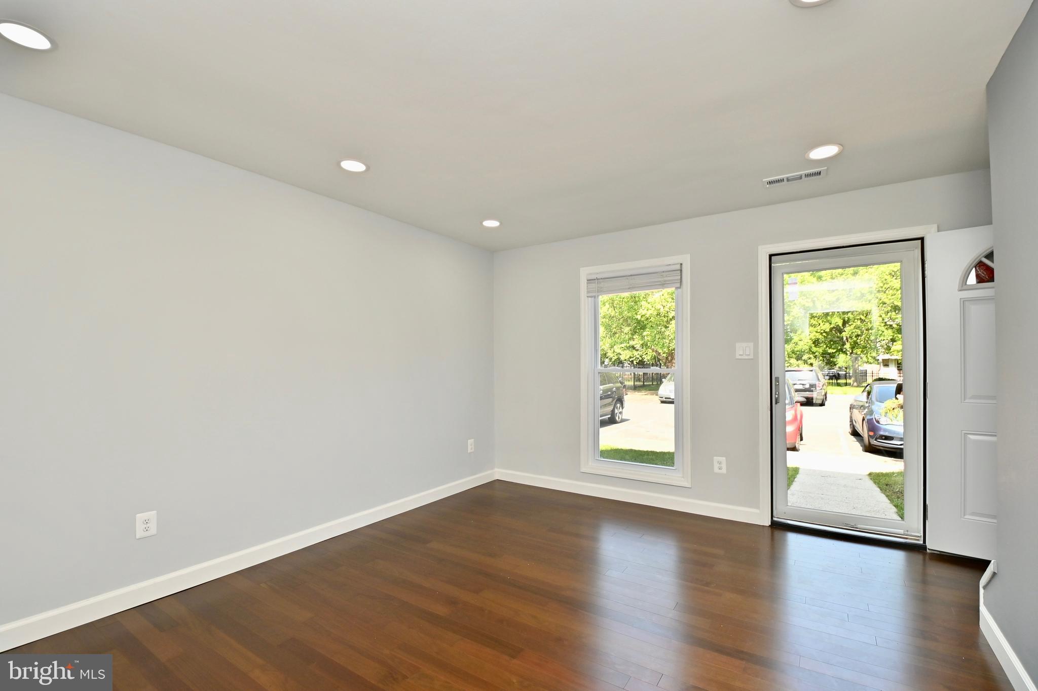 REFLECTION LAKE - Residential Lease