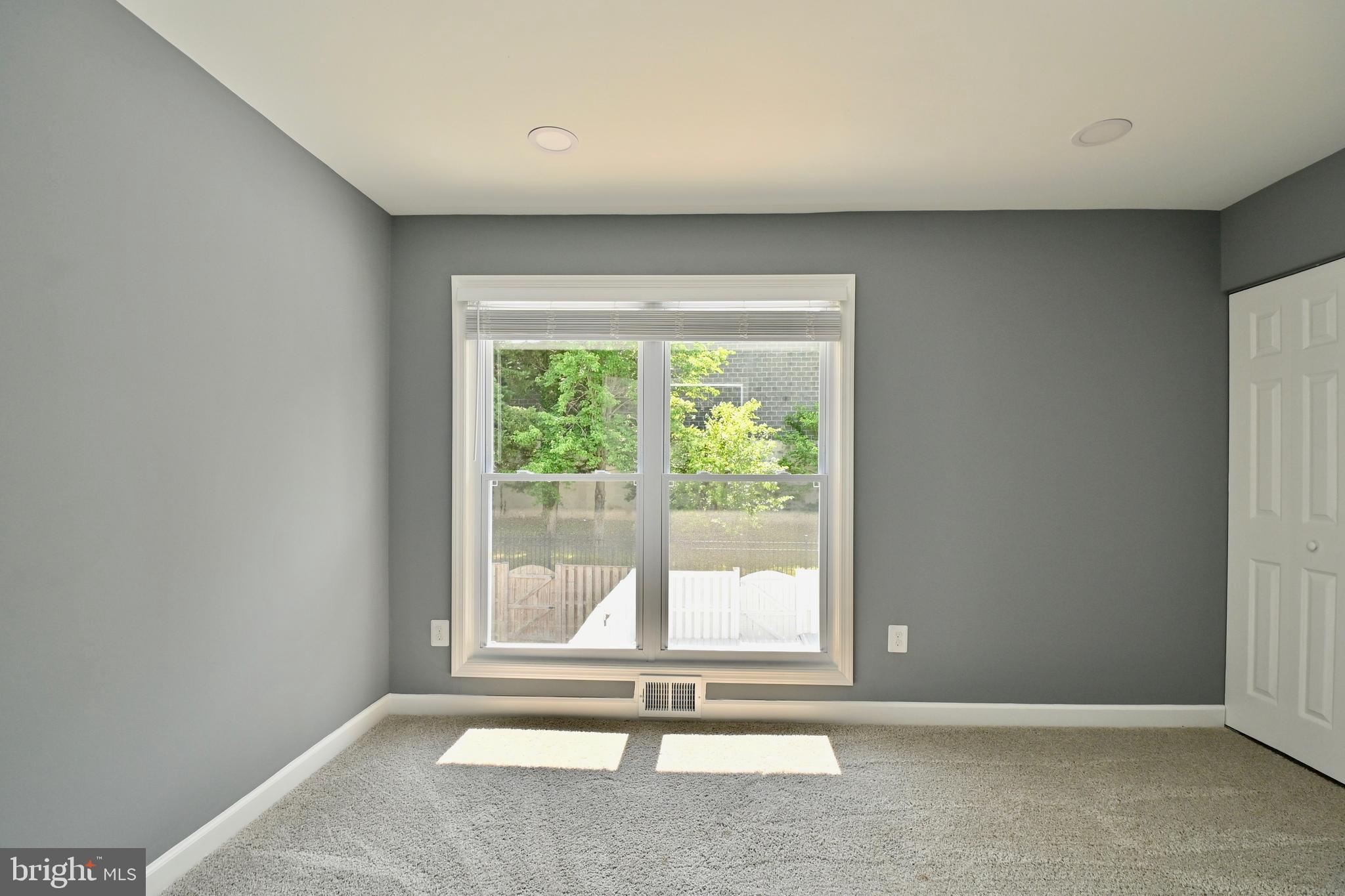 REFLECTION LAKE - Residential Lease