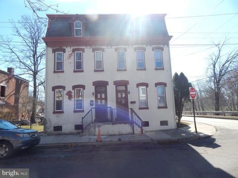 2 WALNUT STREET POTTSTOWN PA 19464