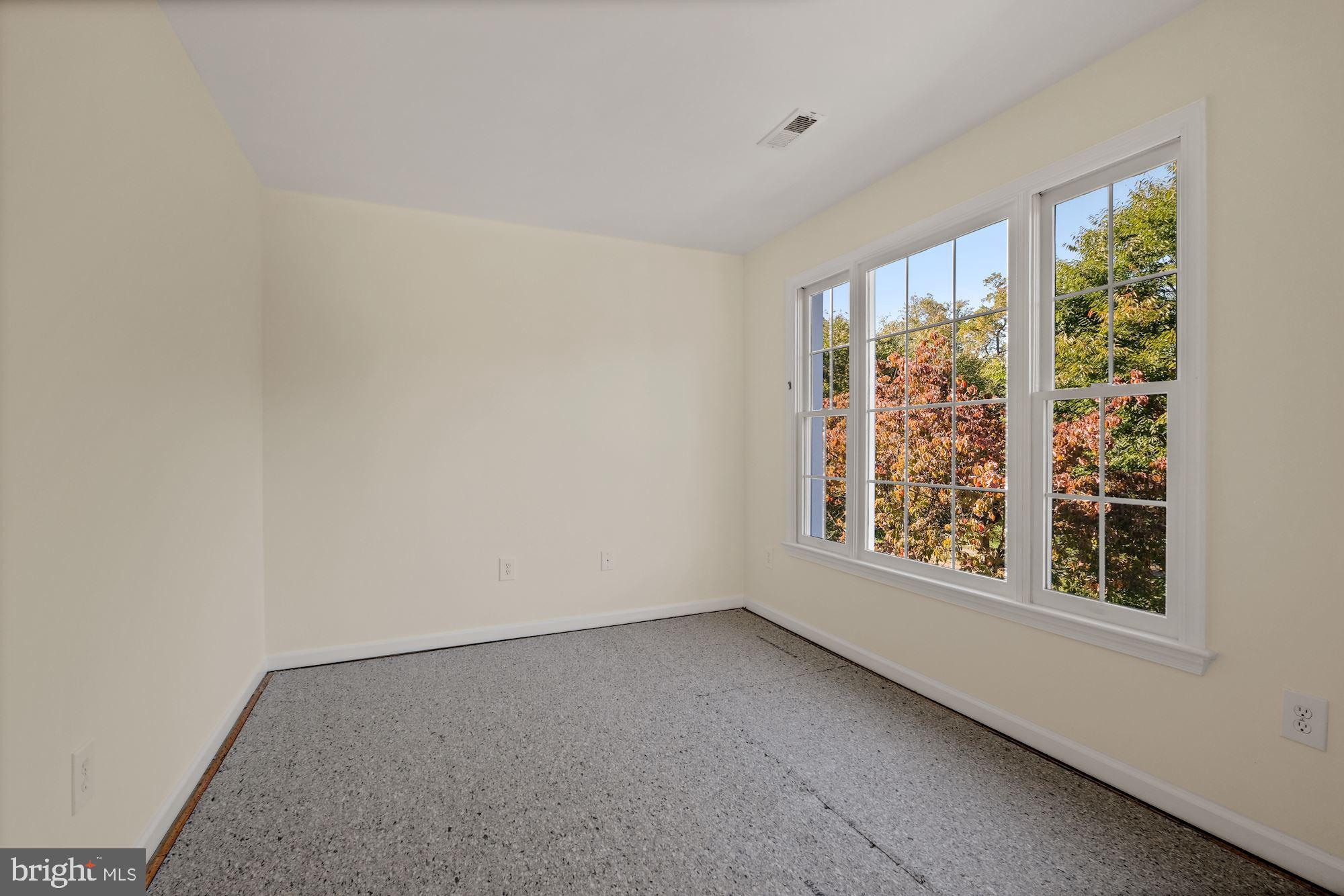 FALLS FARM - Residential