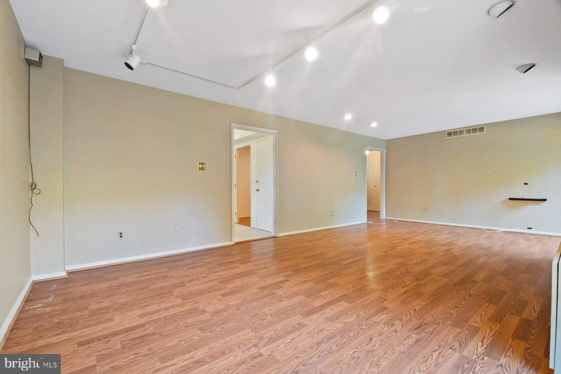 REISTERSTOWN - Residential