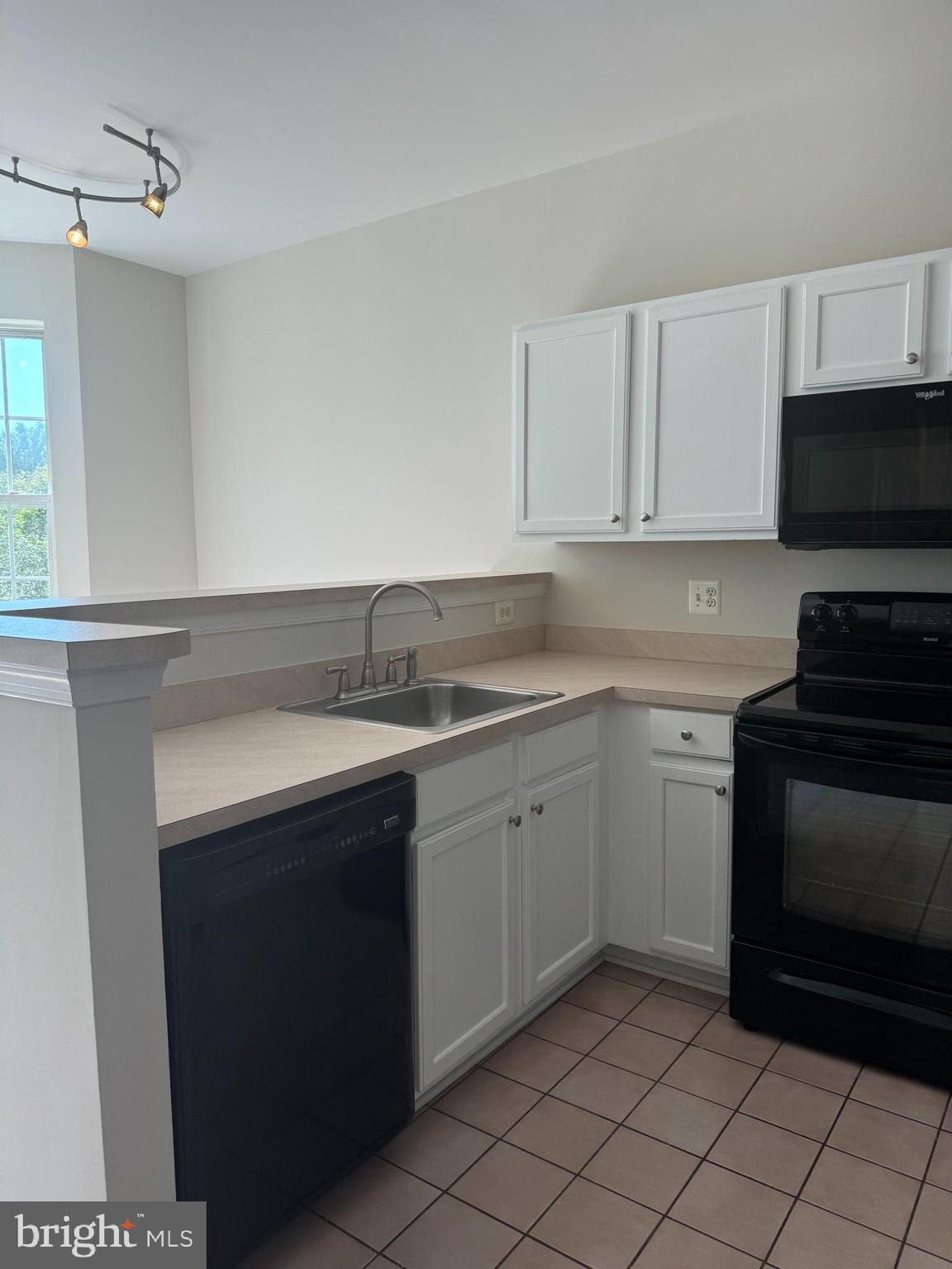 SCOTT'S CROSSING CONDO - Residential Lease