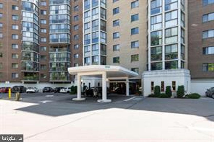 E MODEL ON THE FIRST FLOOR OF THE GREENS WITH INDOOR GARAGE PARKING!  UPGRADED KITCHEN WITH STAINLESS STEEL APPLIANCES, GRANITE COUNTER TOPS, BRAND NEW WALL TO WALL CARPETING, FRESHLY PAINTED AND READY TO GO.  WALK OUT PATIO OVERLOOKING GOLF COURSE, BEAUTIFUL POND AND LEADING TO FABULOUS WALKING TRAILS.  SPACIOUS 2 BEDROOMS, TWO BATHROOMS, AMPLE STORAGE SPACE AND IN MOVE IN CONDITION.  WONDERFUL 55+AGE RESTRICTED SENIOR COMMUNITY WITH AMENITIES GALORE   TENNIS COURTS, RESTAURANTS, CLUBHOUSES, INDOOR AND OUTDOOR POOLS, GOLF MEMEBERSHIP, GYMNASIUM, 24 HOUR GATED SECURITY AND MUCH MORE!