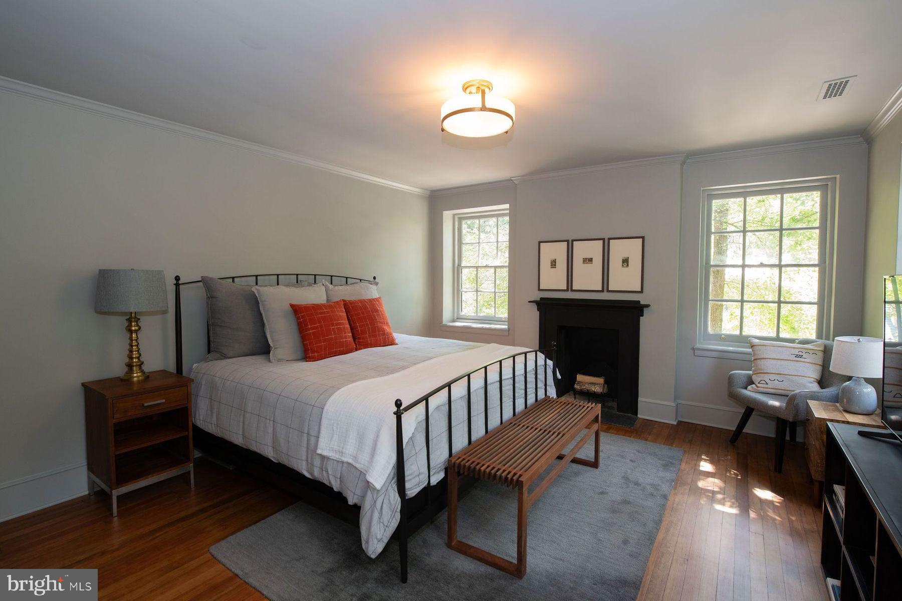 CHESTNUT HILL - Residential