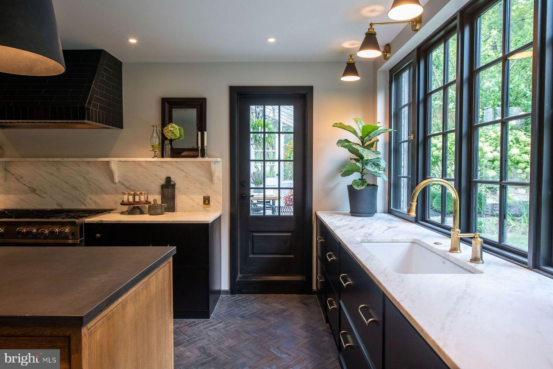 CHESTNUT HILL - Residential